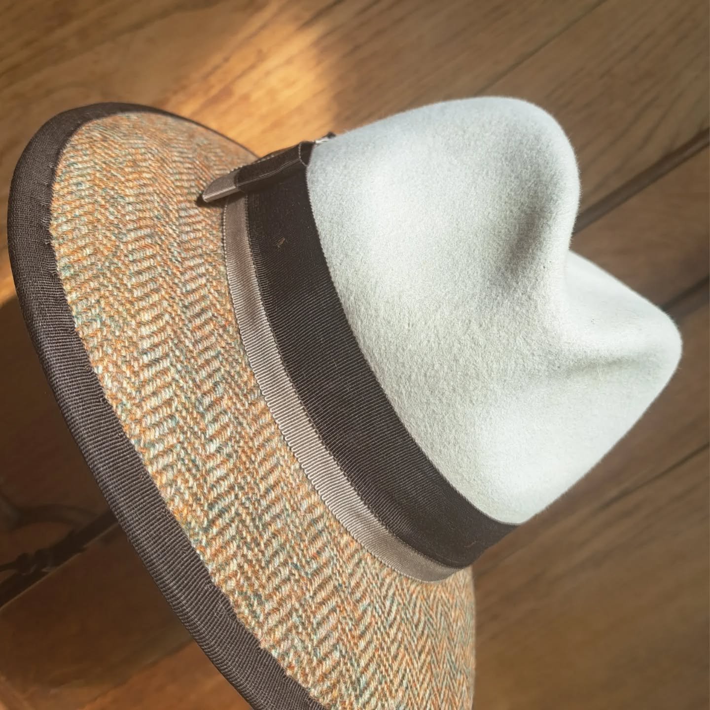 There's a hat for everyone! This lovely trilby has got some fabulous herringbone Trefriw Tweed on the brim! Edged with praline and brown petersham and my leather trim! x

#welshmilliner
#midwalesmilliner 
#welshtweed 
#trefriwwoollenmills 
#trefriwtw