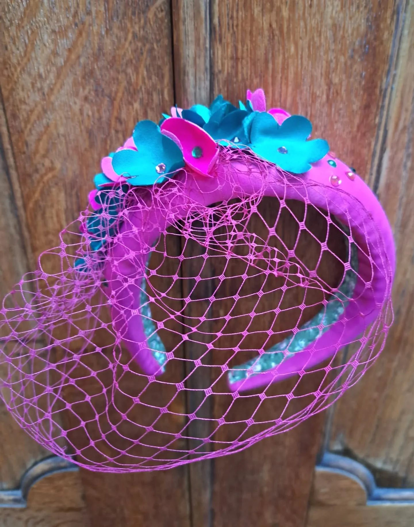 A lovely simple band made for last weekend, with miniature handmade flowers, beads and a short piece of veil, striking colours though. x

#midwalesmilliner 
#welshmilliner 
#headband 
#handmadeflowers
##bespokemillinery