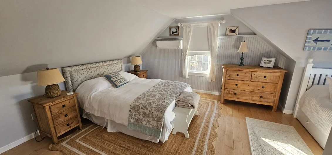 Second Floor - Queen / Twin with Trundle