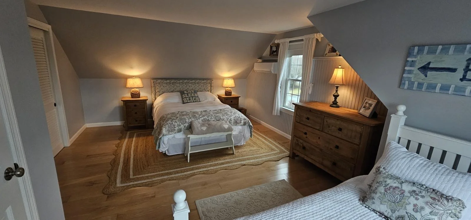 Second Floor - Queen / Twin with Trundle