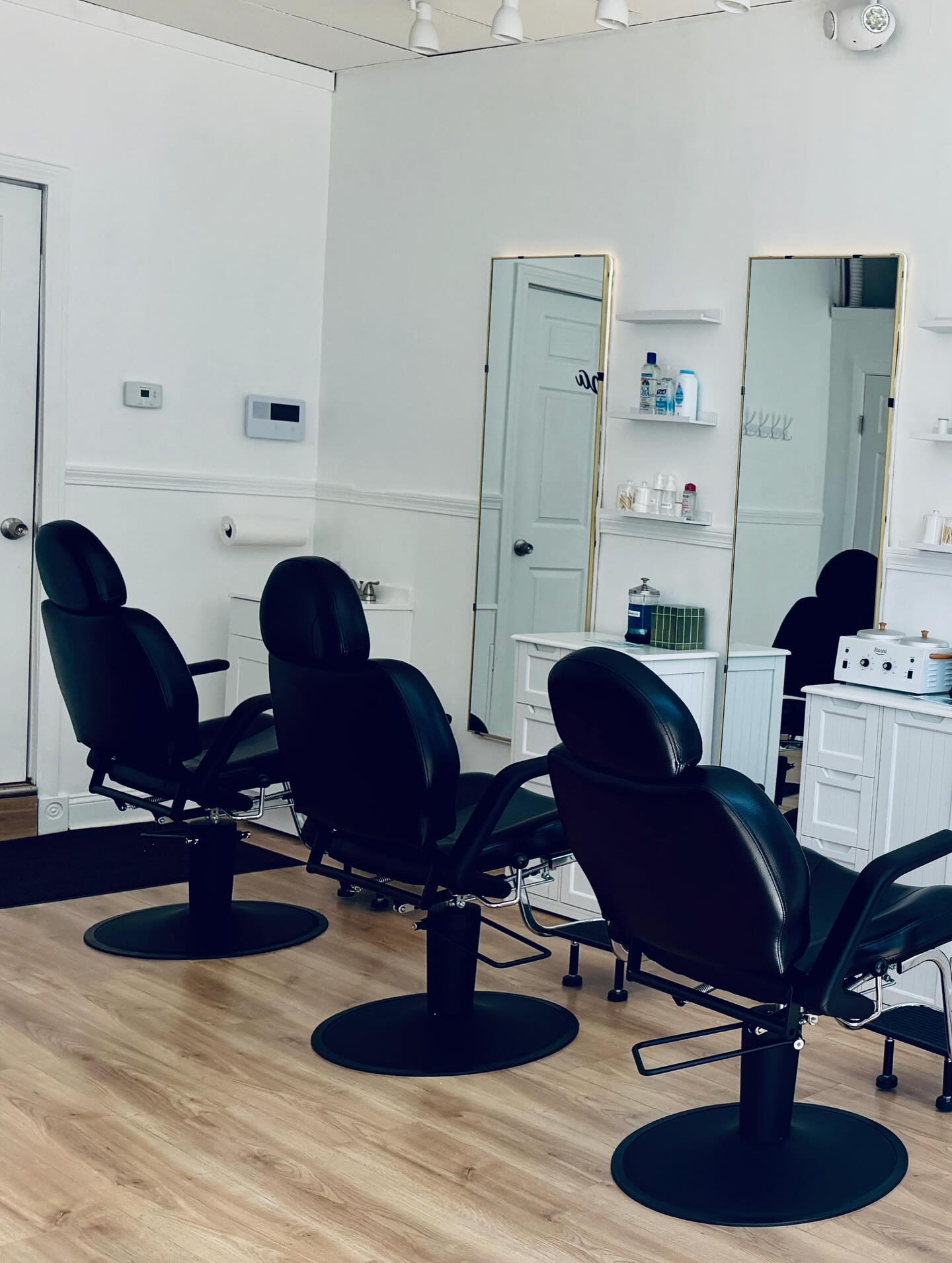 Elegant beauty salon setup with styling chairs, hair wash stations, mirrors, and beauty products in Revere, Massachusetts.
beauty salon
threading salon
lash studio
spa
Revere, MA