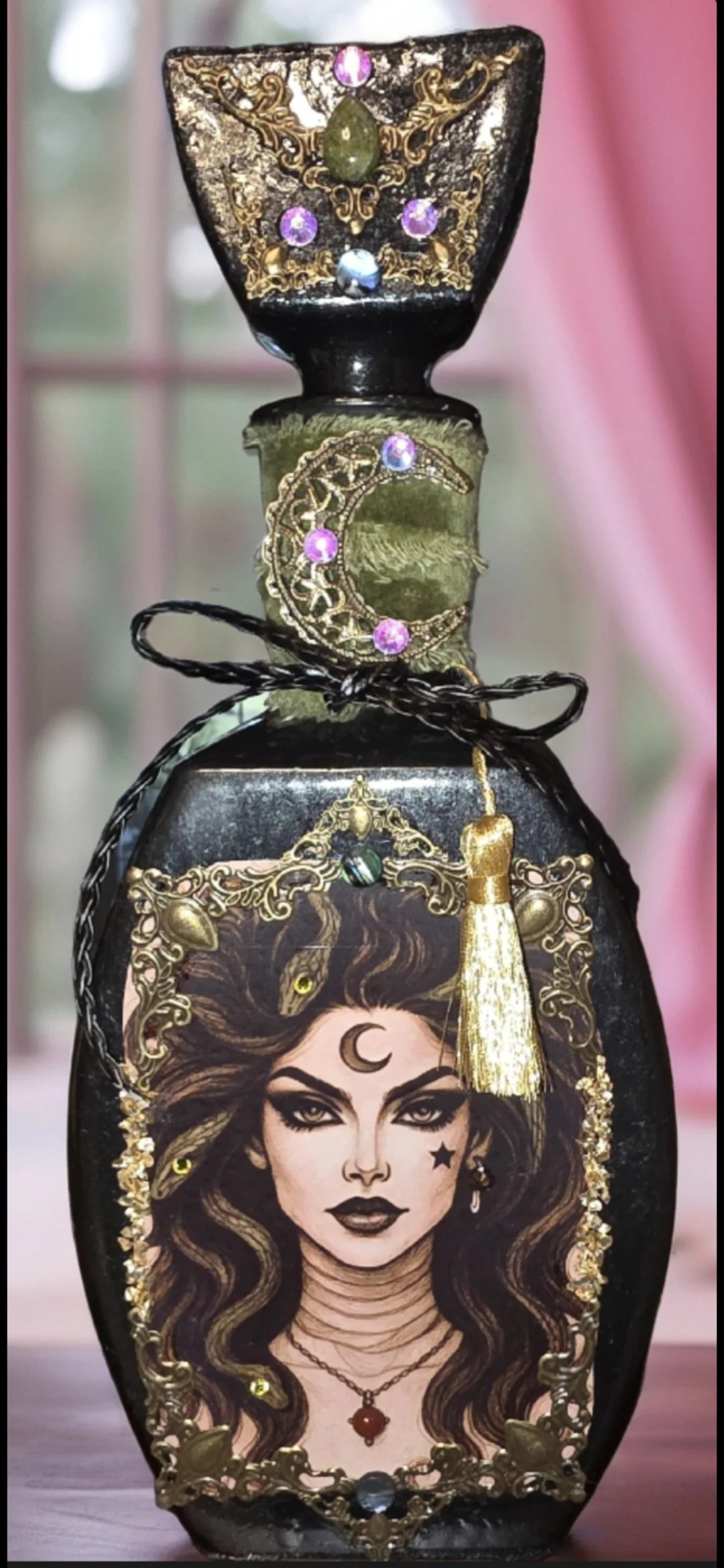 Lilith Luxury Art Bottle
