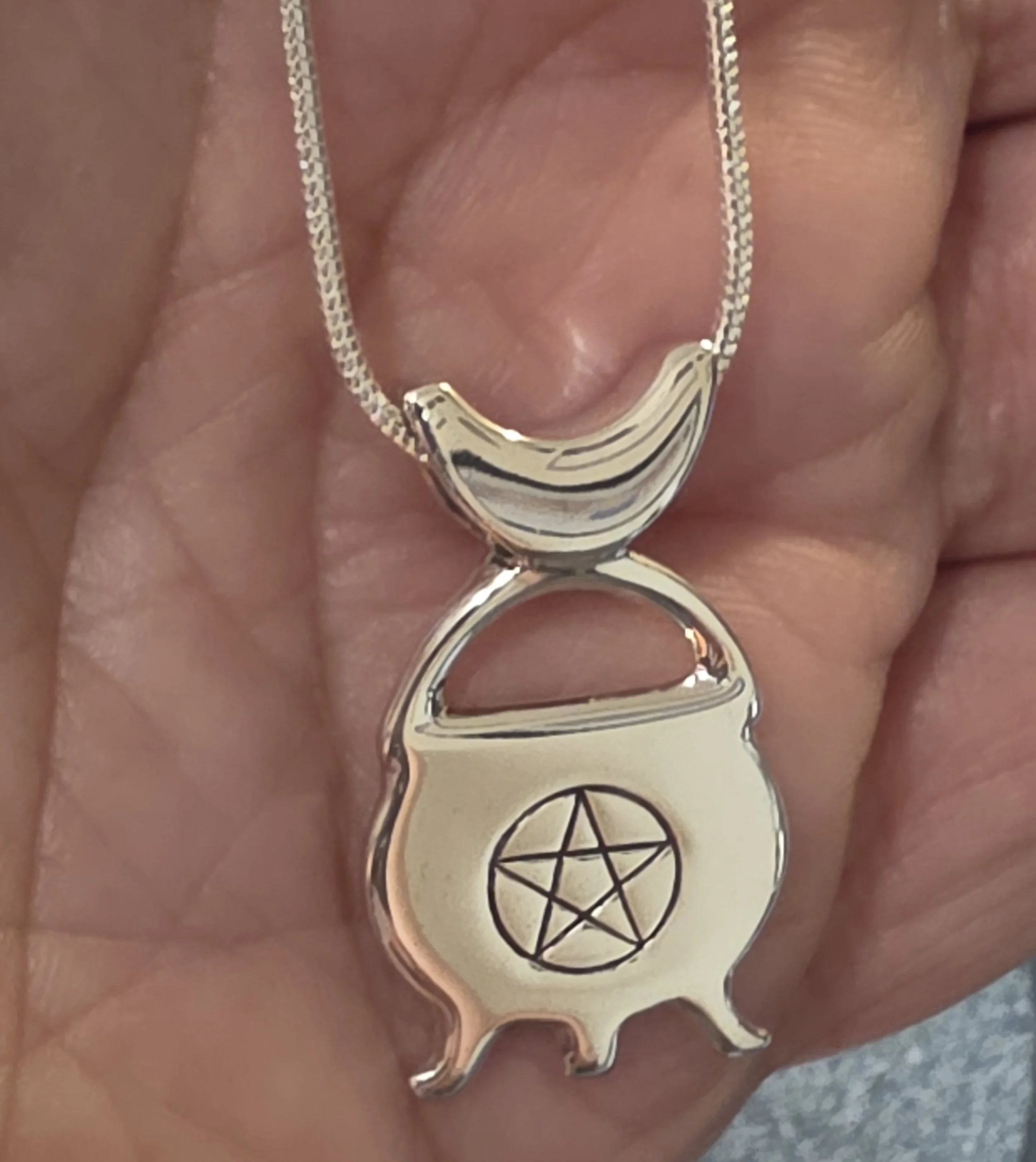 cauldron pentagram.jpg