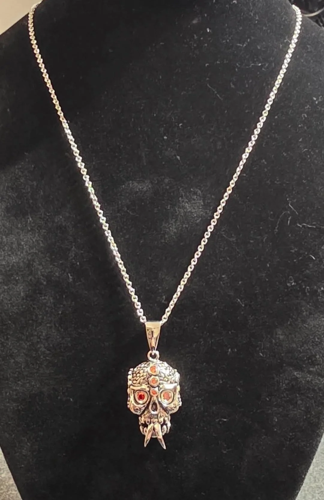 full skull necklace.jpg