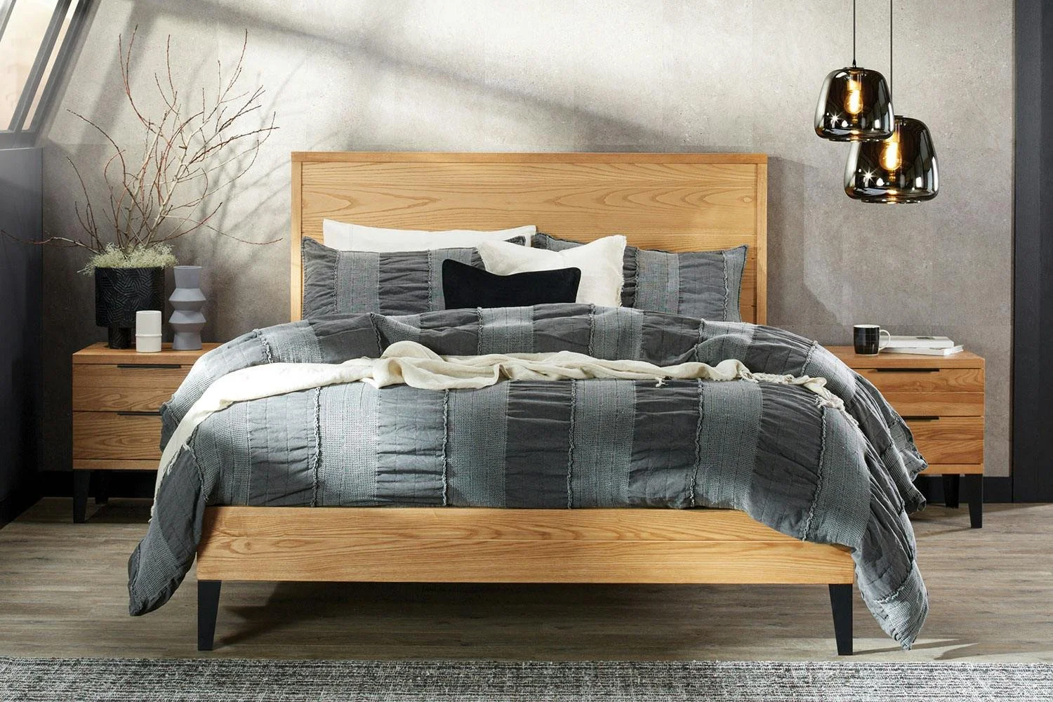 Woodpecker Furniture Huntsbury bed frame