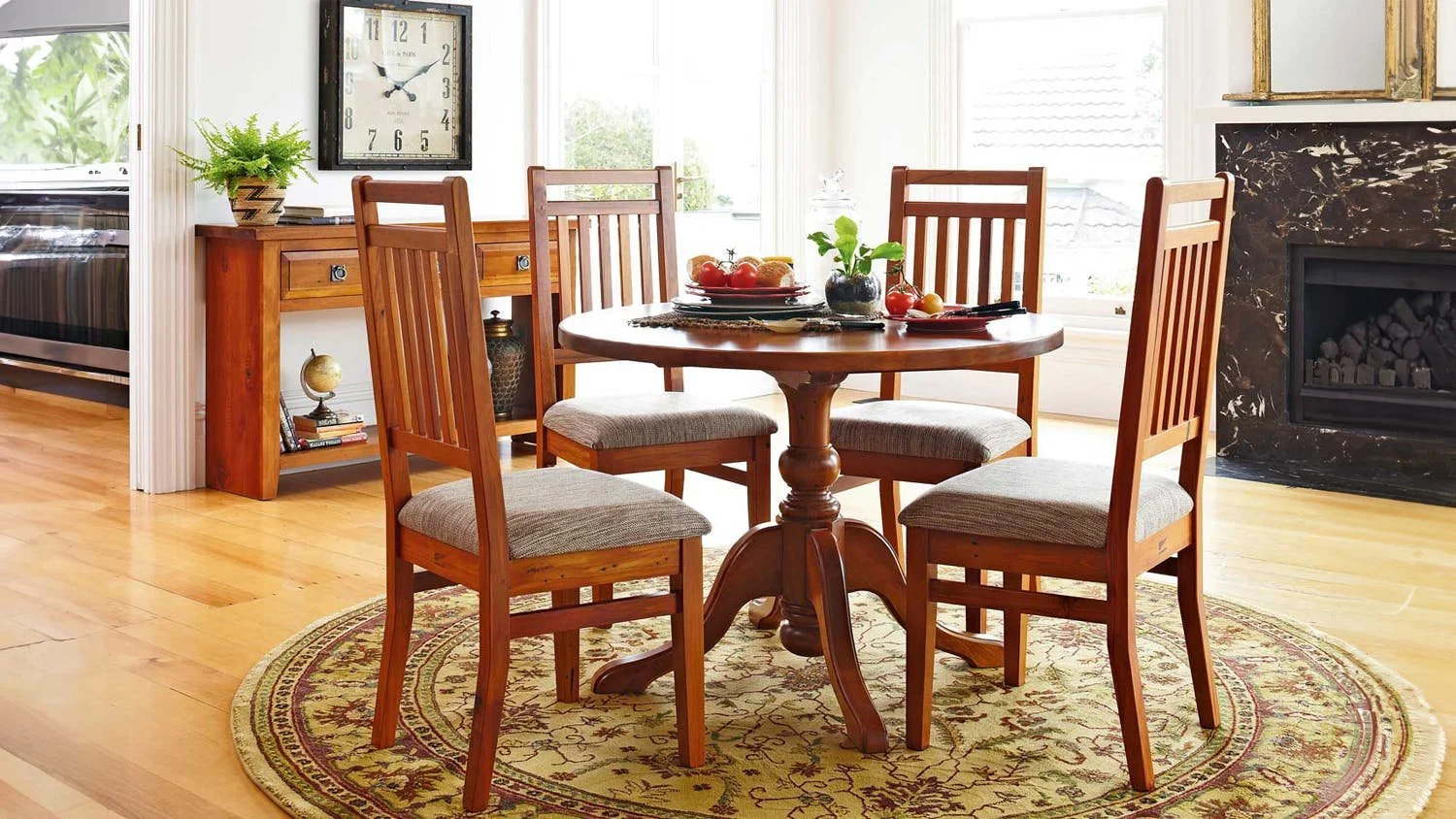 Woodpecker Furniture Clutha round table
