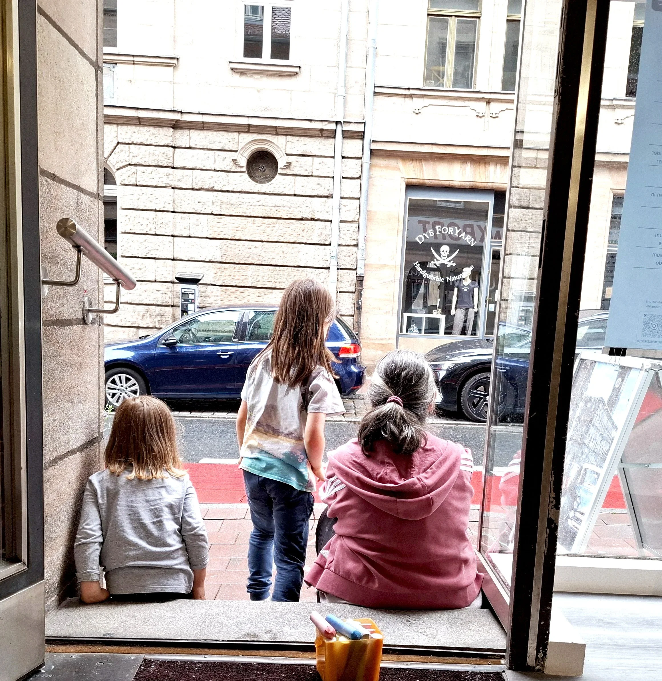 Frauen in der Hirschenstraße, Führung