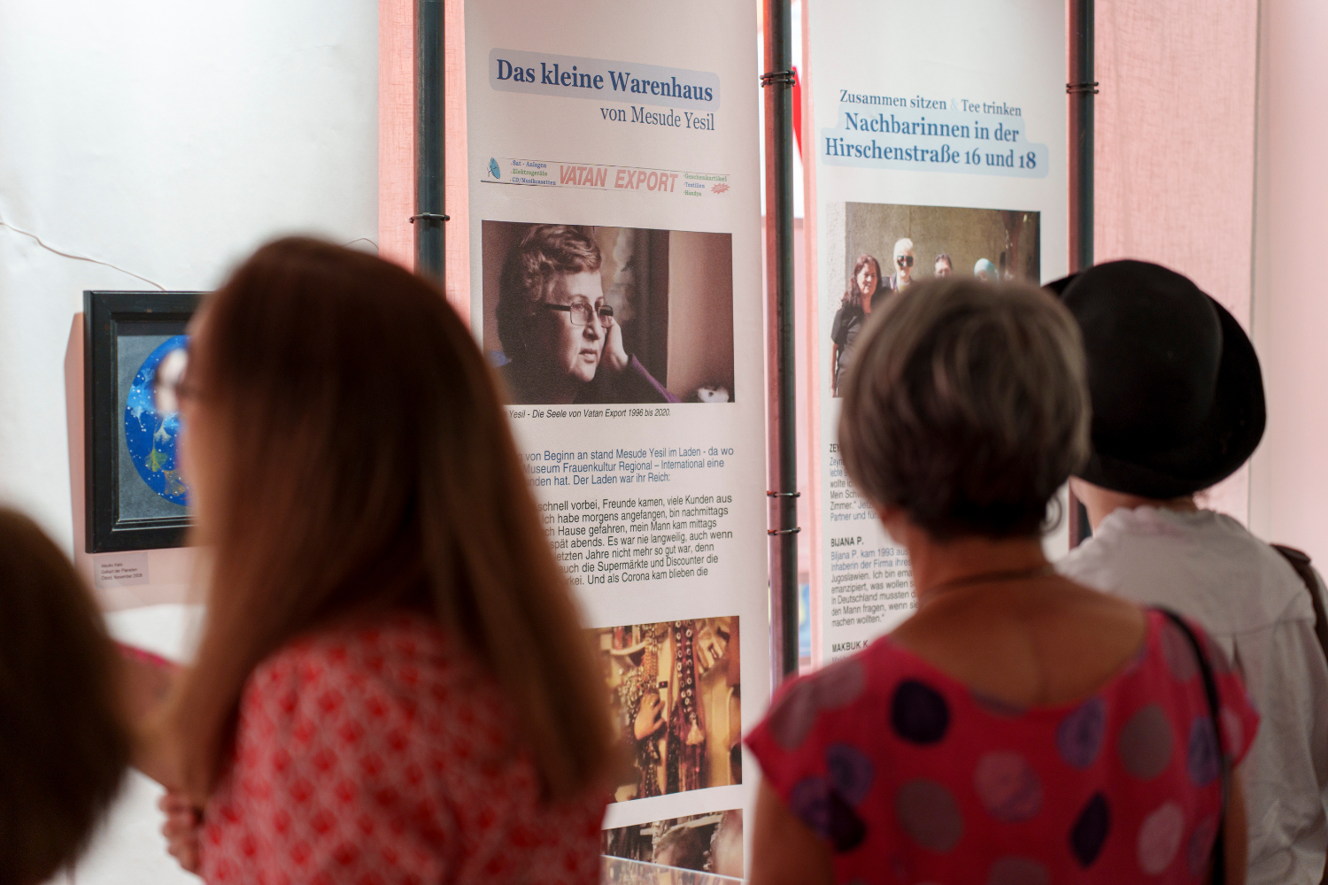 Ein Bild der Vernissage „Die Frauen der Hirschenstraße".