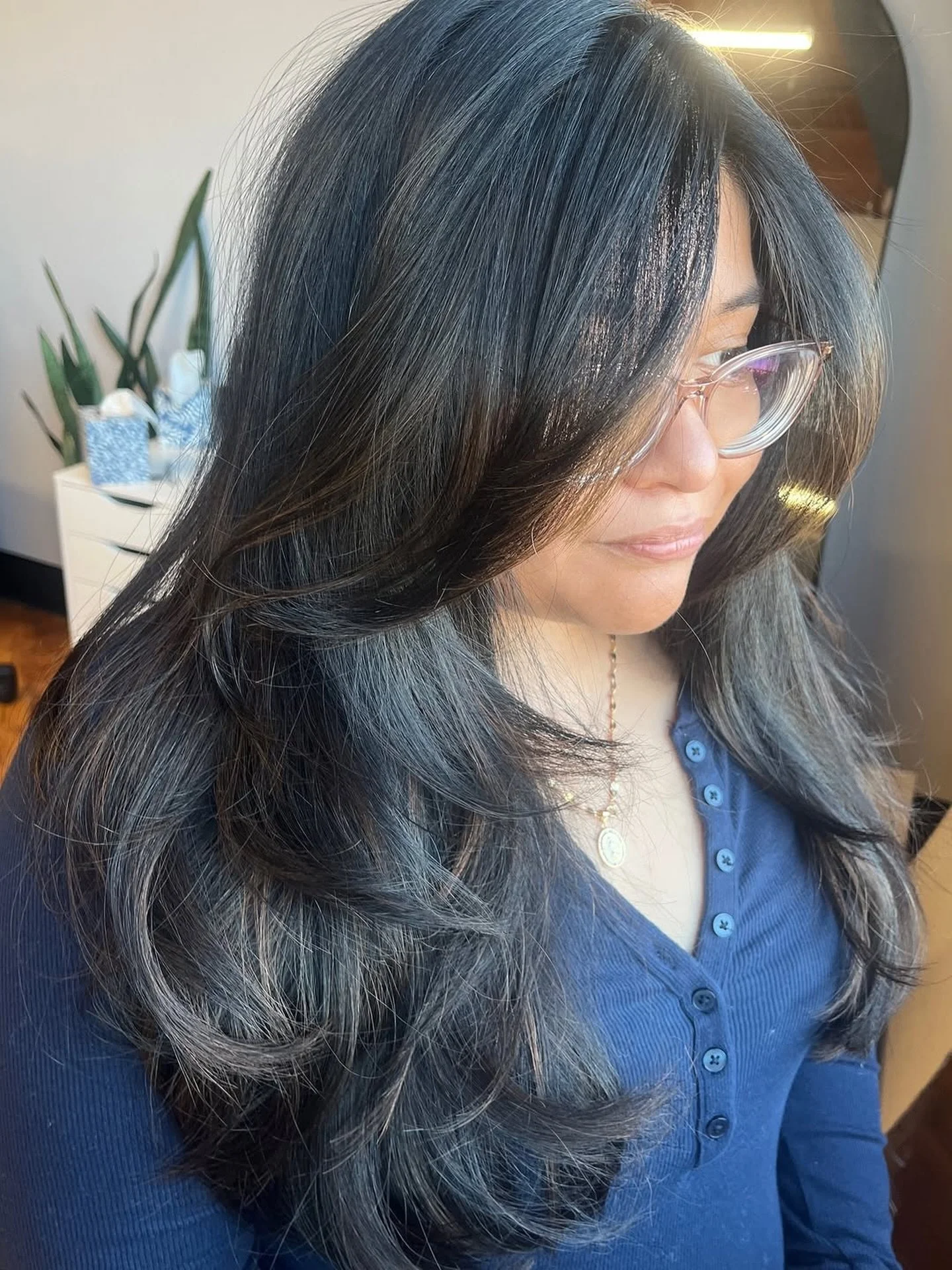 ✨Layers designed to turn heads✨ This layered haircut and bouncy bombshell blowout is a show stopper! It definitely is giving main character energy! Have a hairstyle in mind? Lets make your hair dreams a reality! Use the link in my bio to book, or tex