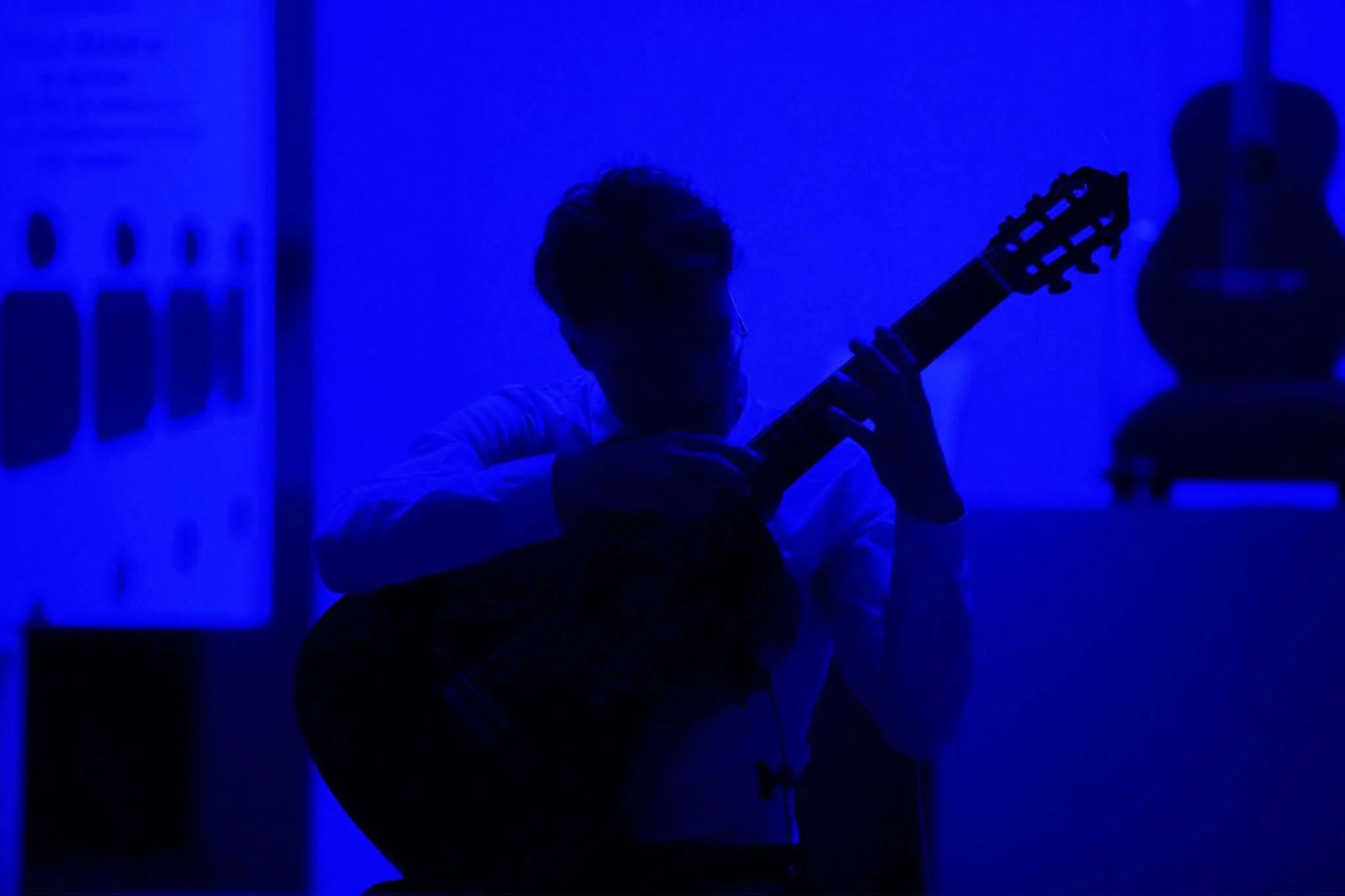 Leon Ravnikar concert in the dark at Paganini guitar festival in Parma