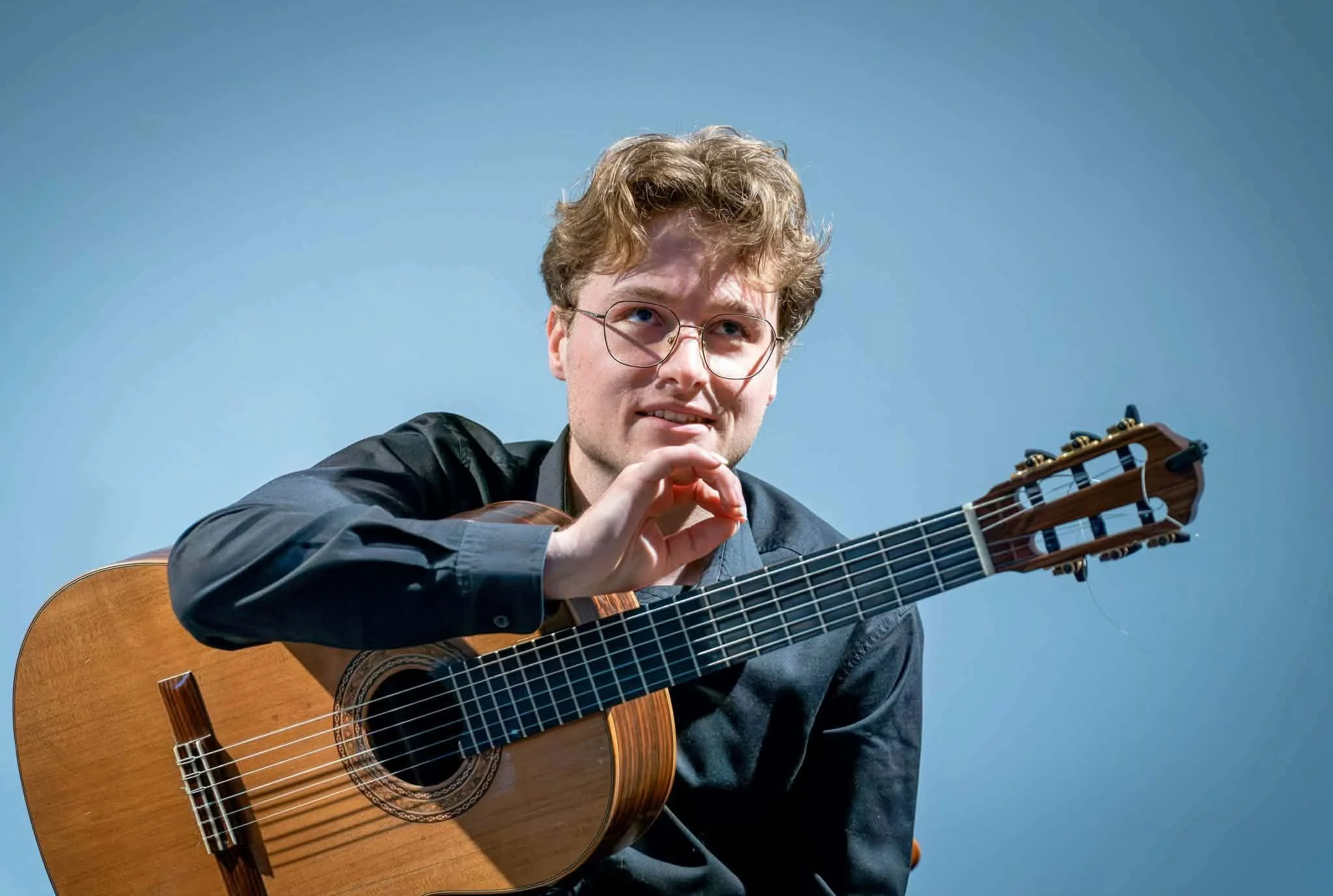 Leon moderating a concert at Balaton guitar festival