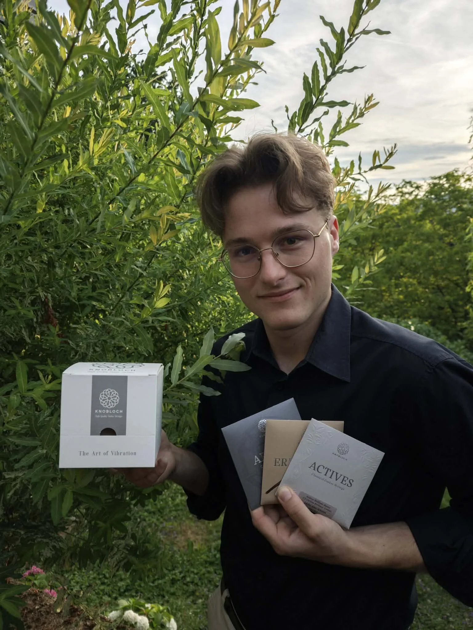 Leon Ravnikar as a Knobloch strings artist