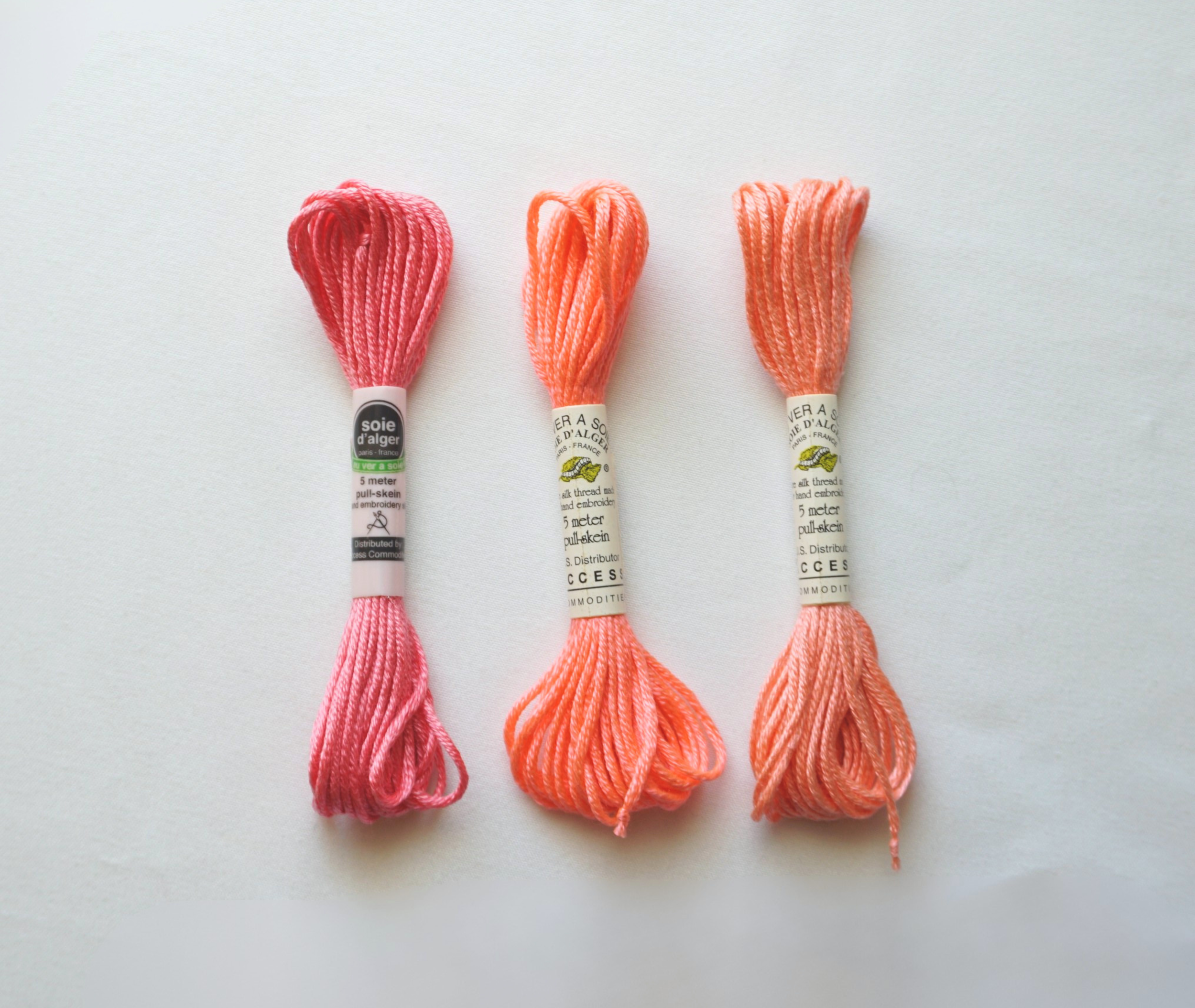 Soie d’Alger: 18 & 13 Mesh, 5 meters | High-quality spun silk dyed in 7 strand skeins for homogenous coloring. Available in more than 620 colors.