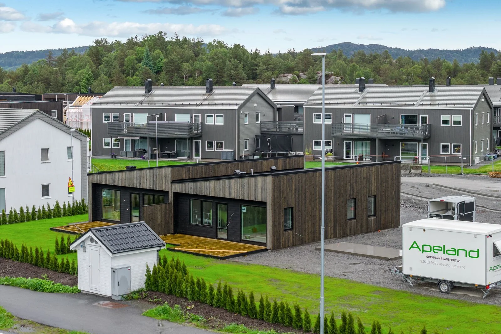 Flyfoto av de nye tomannsboligene på Padlane Aust på Førland i Tysvær