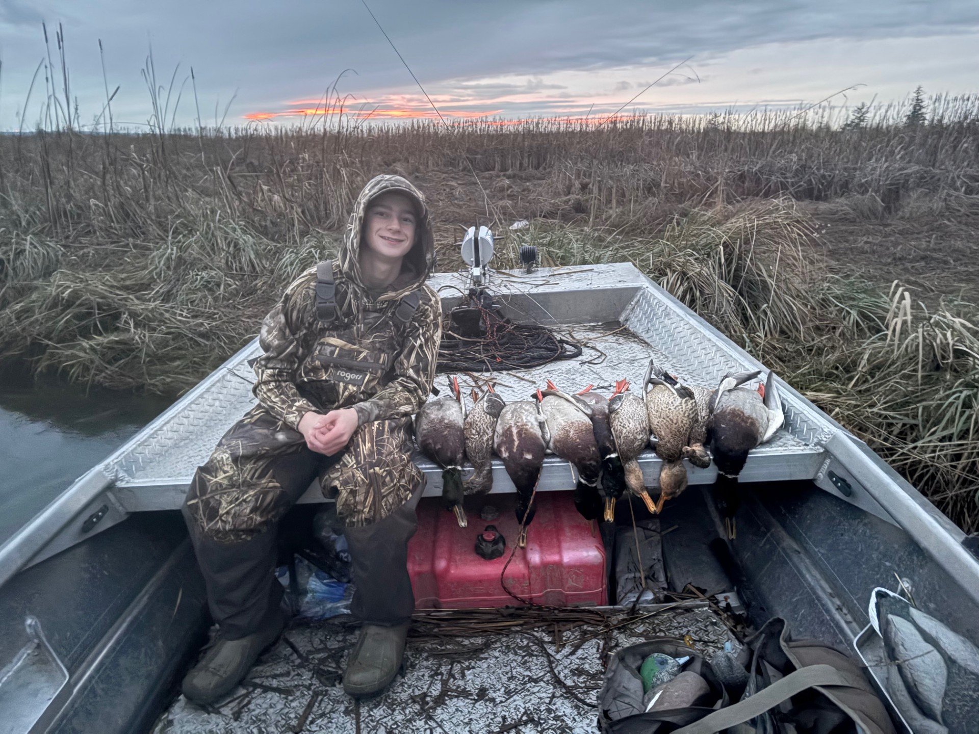 Waterfowl hunt on the Skagit River in the lower marshes, Skagit Valley.  Offering guided waterfowl hunts on the Skagit River.