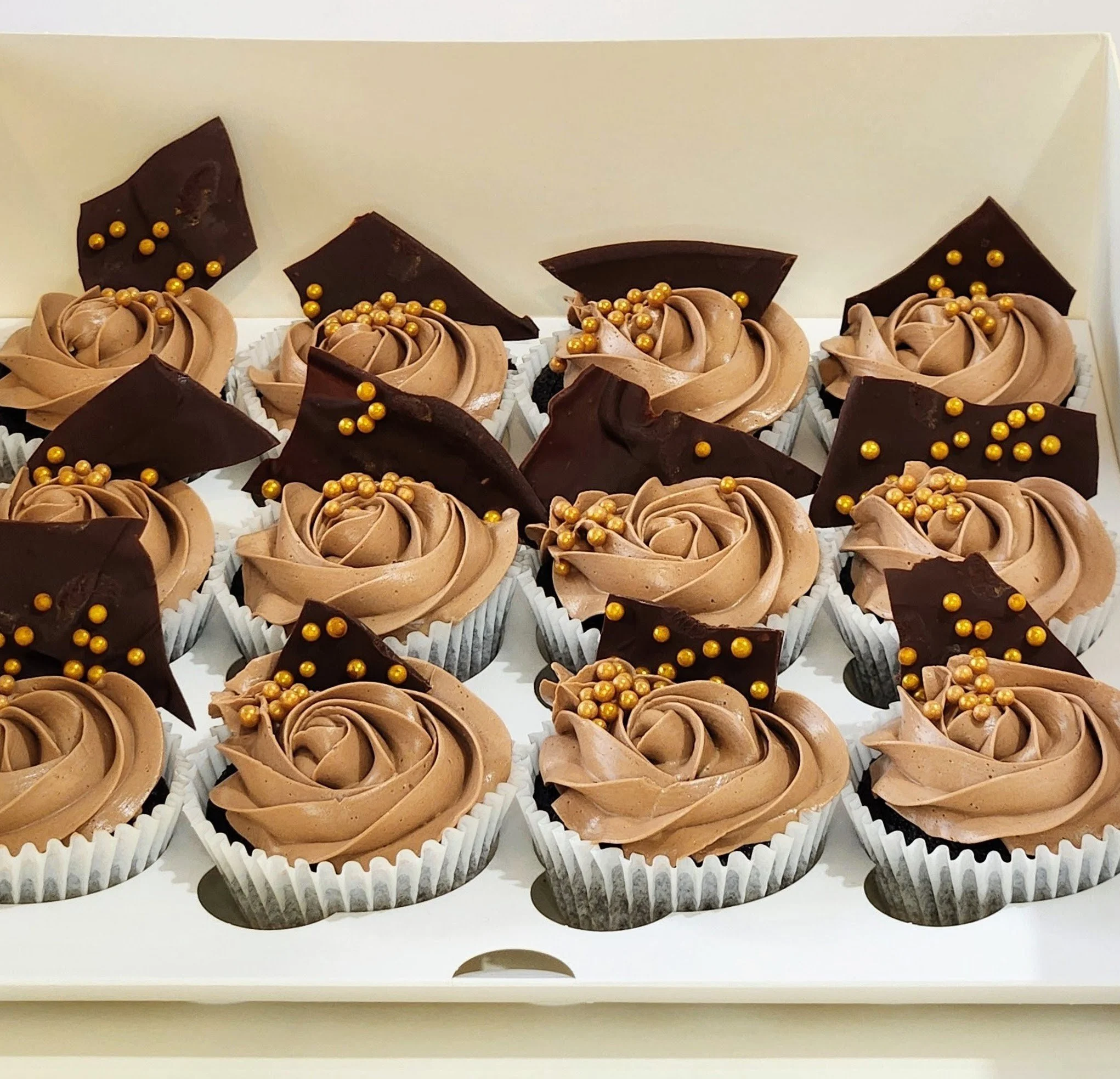 A Dozen Classic Cupcakes