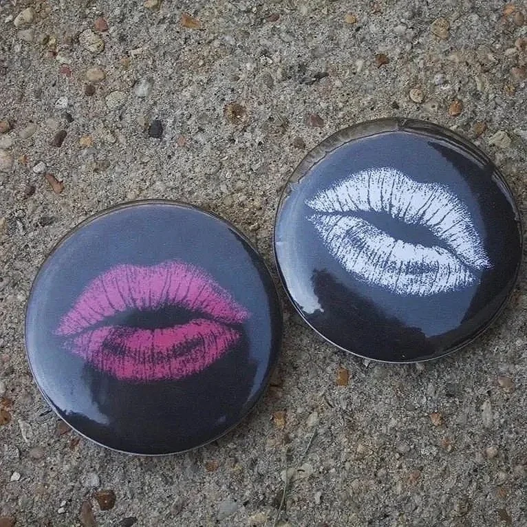 Kiss Button