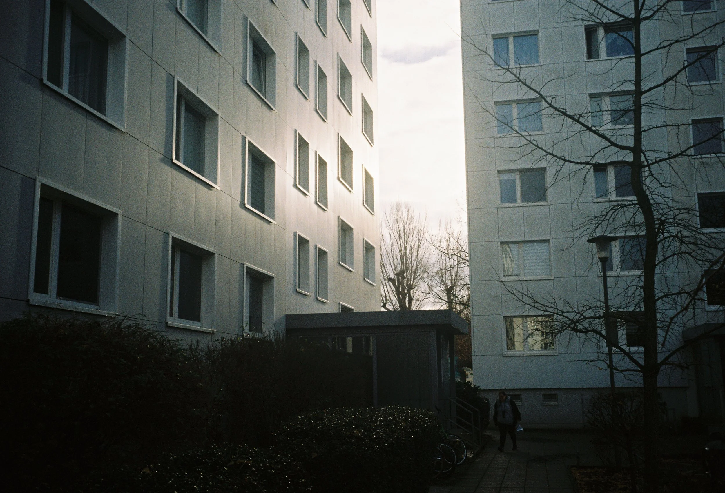 R1-02313-017A.jpg