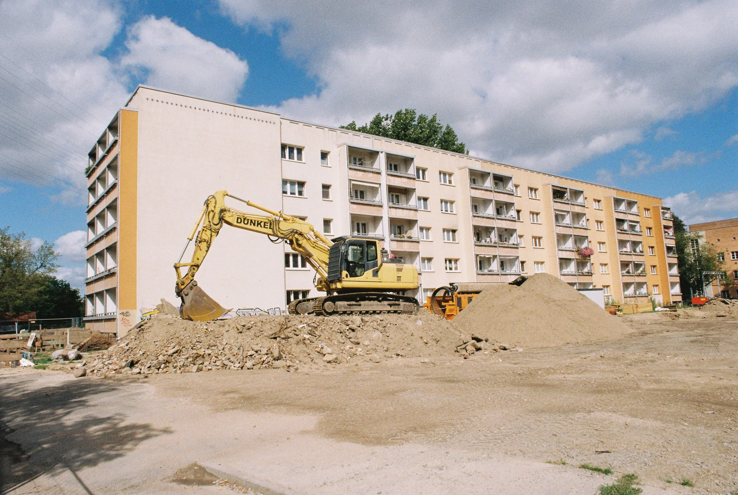 R1-02081-0006.jpg