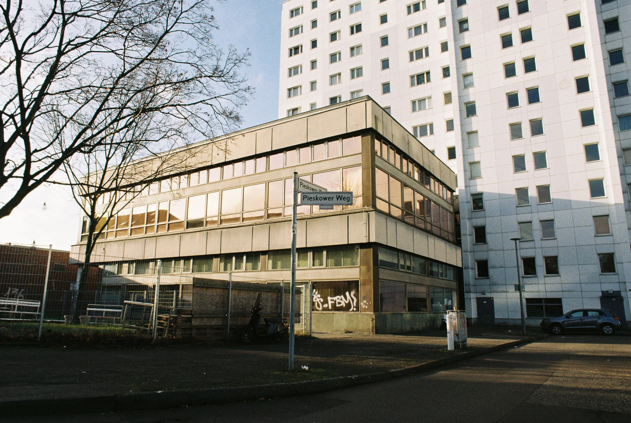 R1-05545-005A.jpg