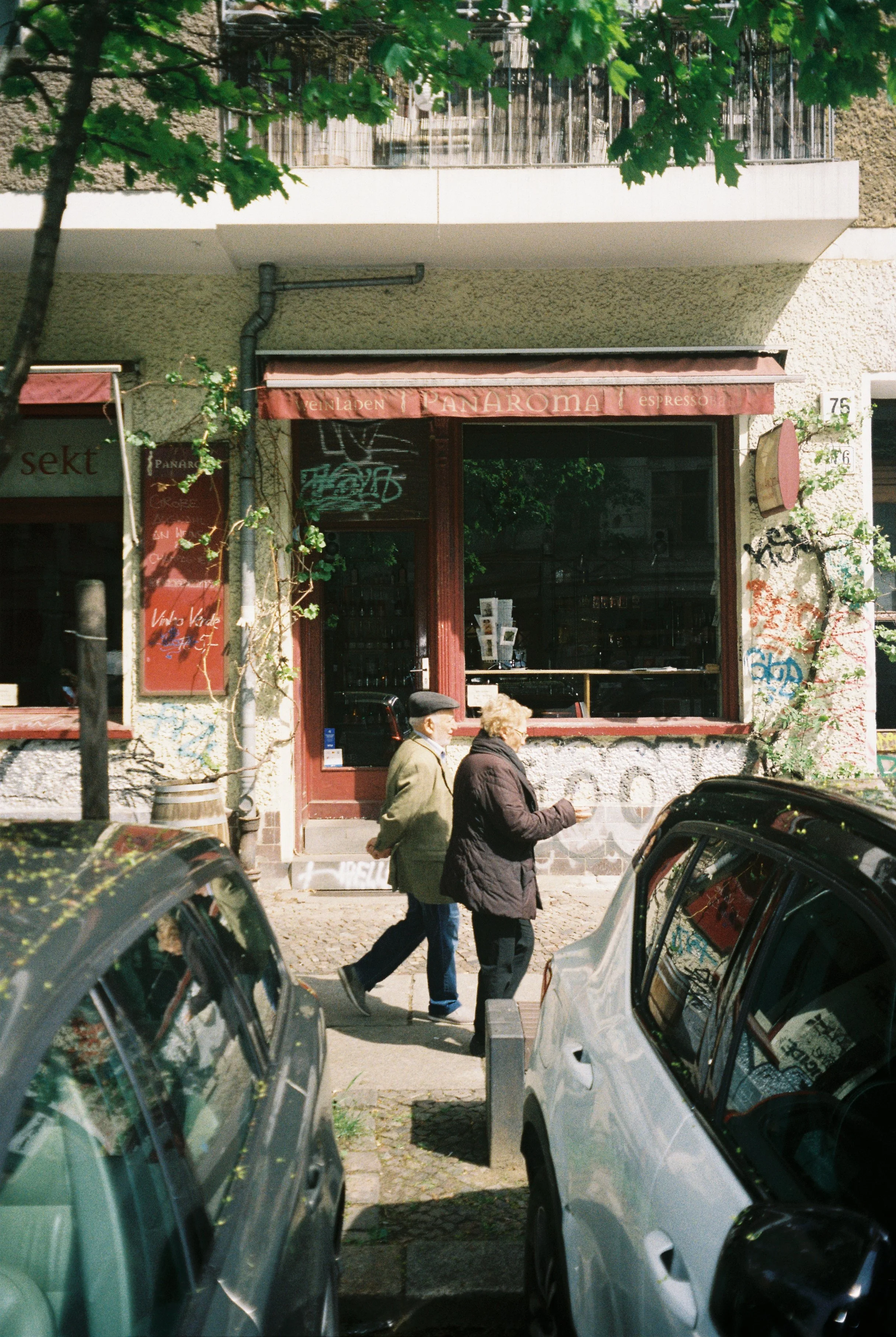 R1-05730-028A.jpg