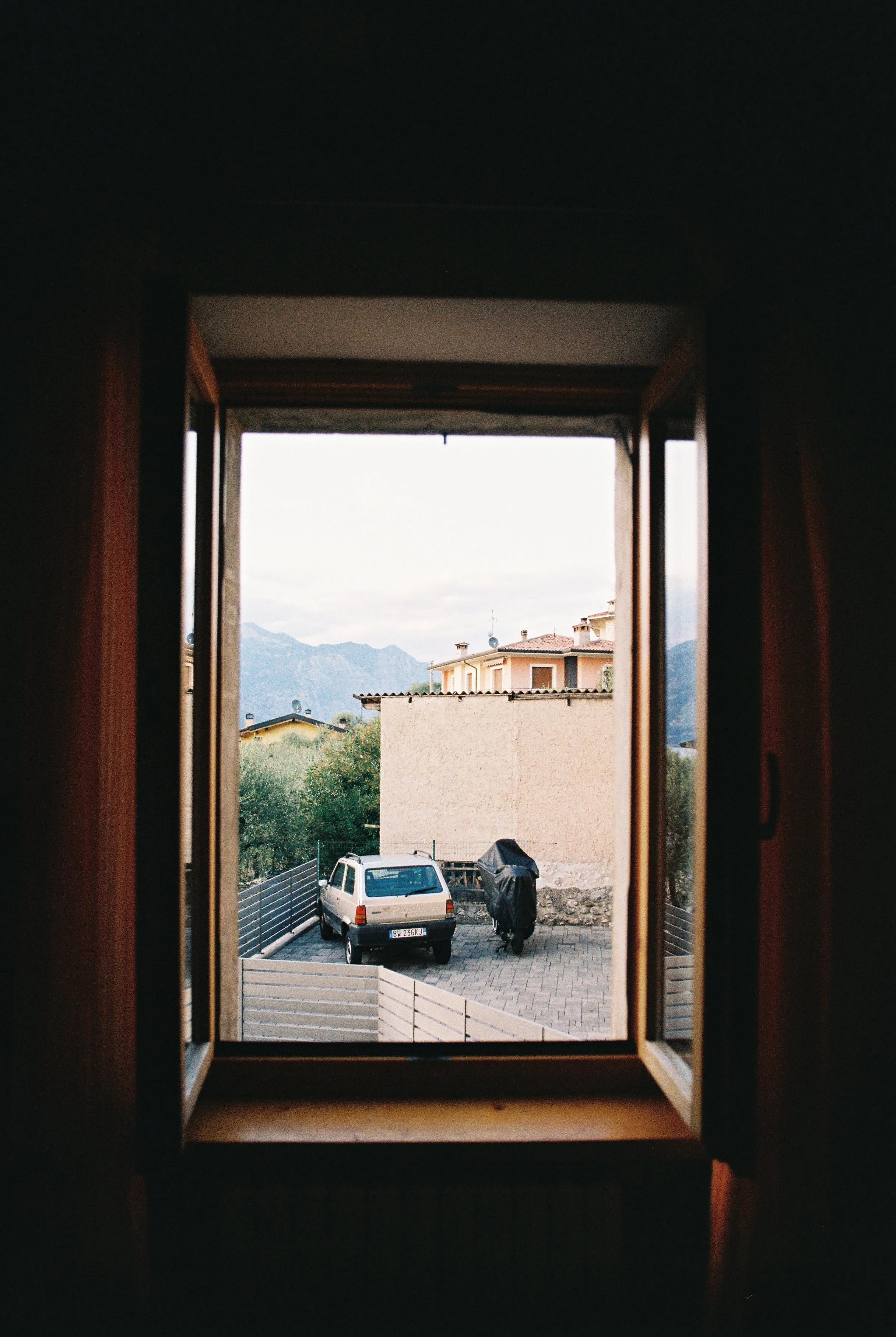 R1-07889-011A.jpg