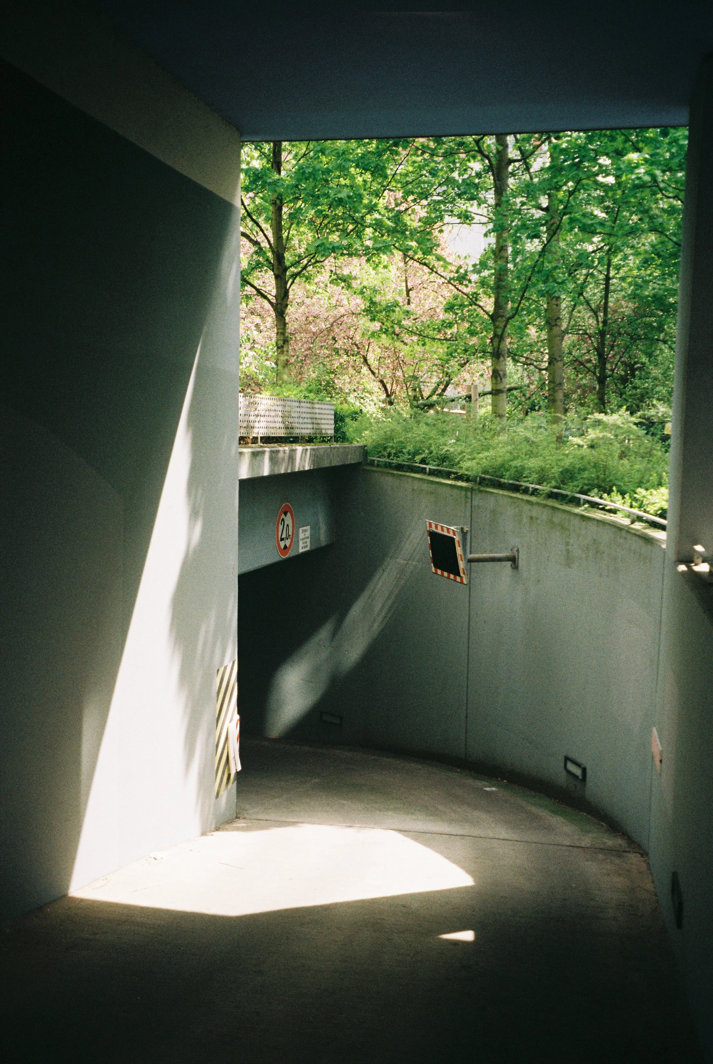 R1-05730-027A.jpg