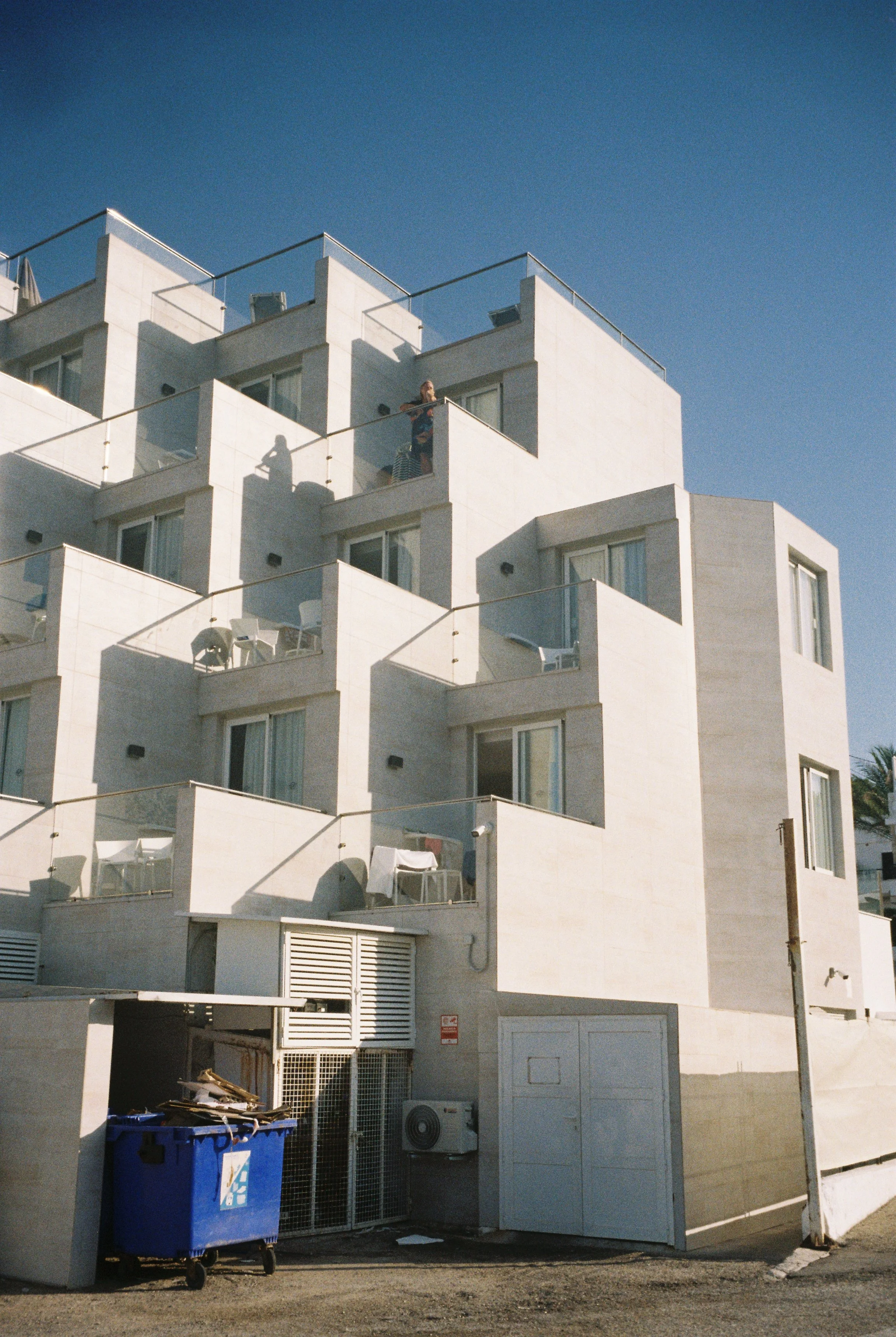 R1-08466-0021.jpg
