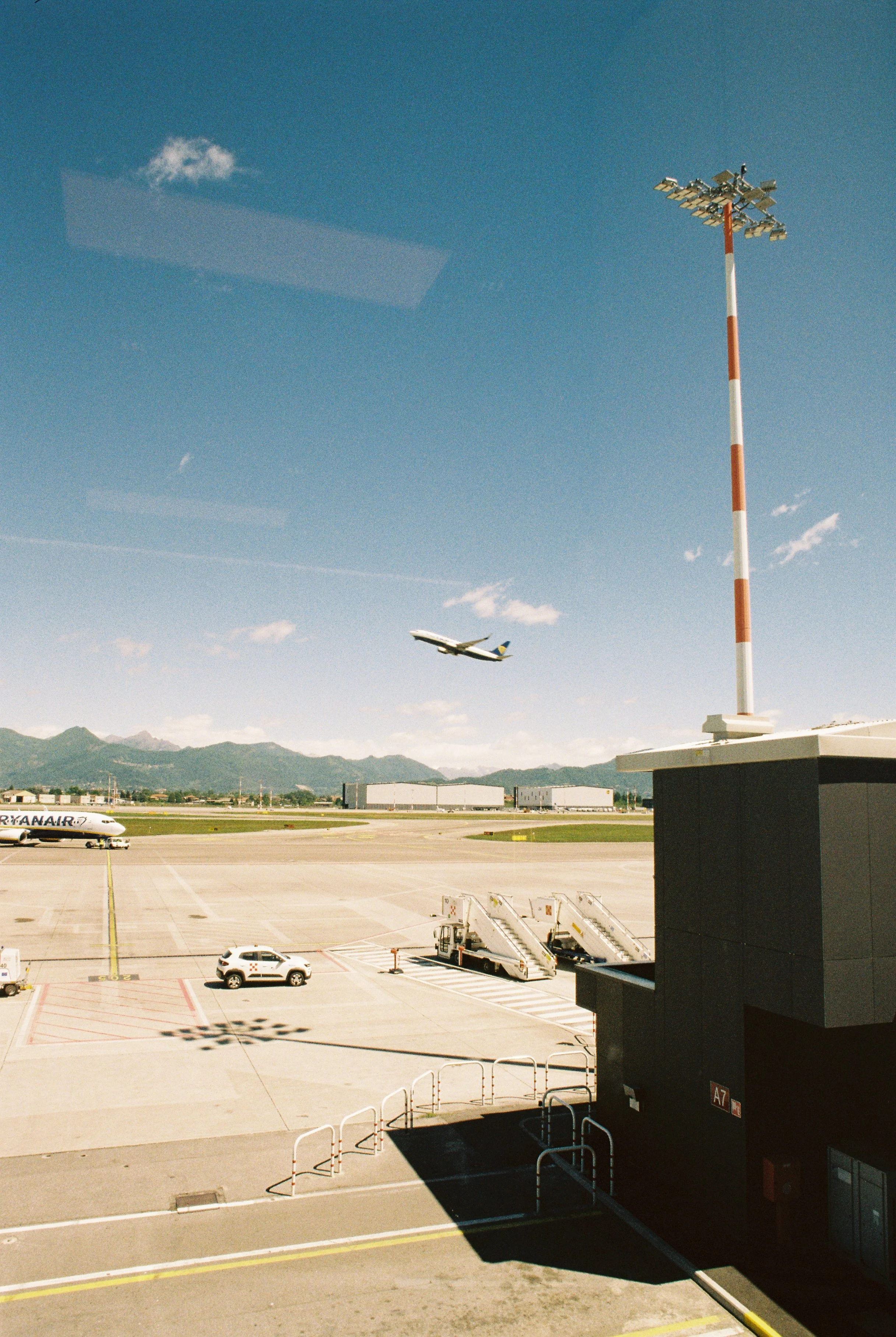 R1-09545-0002.jpg
