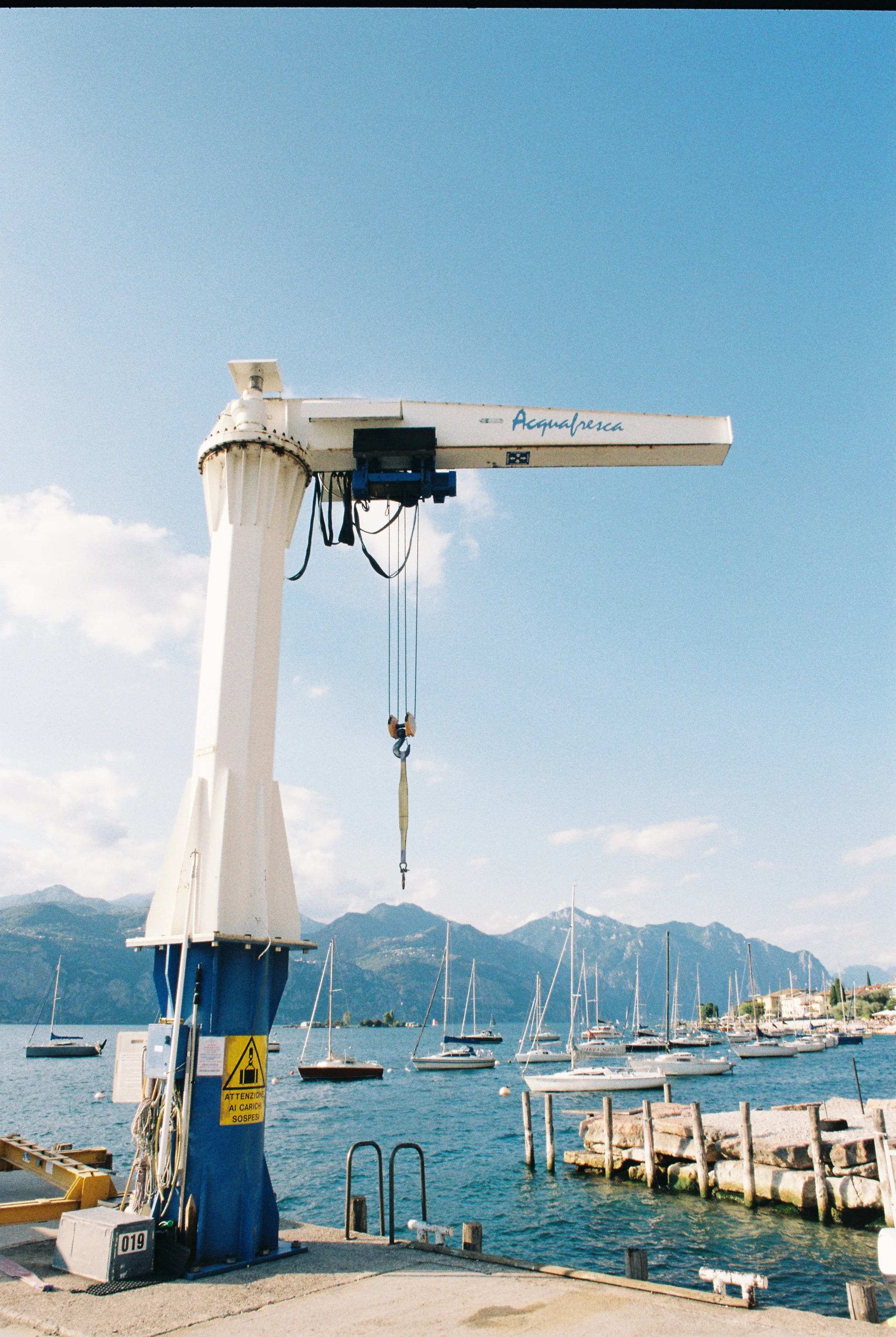 R1-07889-004A.jpg