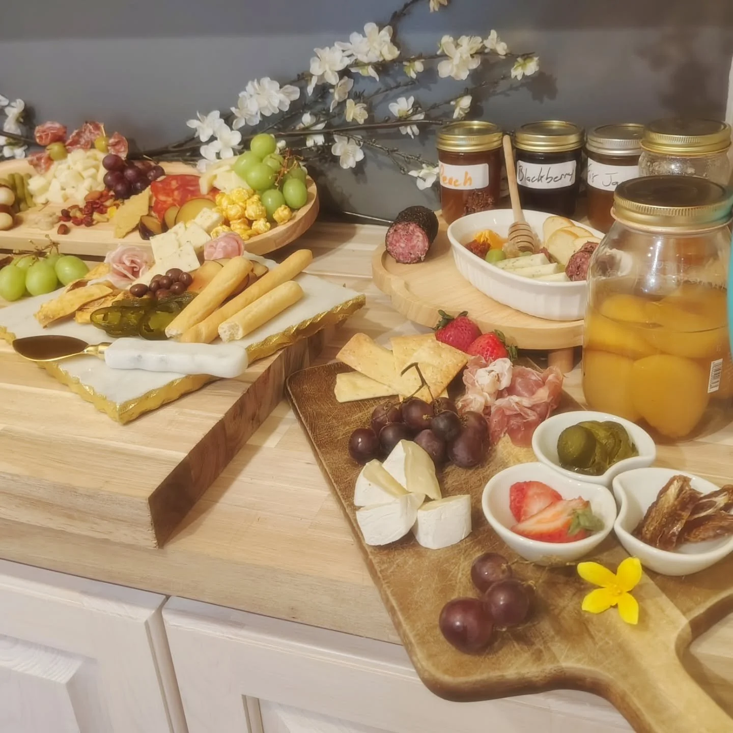 The Upper Table 🤍
#TheUpperTable #Charcuterie #CharcuterieBoard #GatherAround #HostWithHeart FoodStyling CheeseBoard SmallBusiness MadeWithLove FamilyMoments GeorgiaEats