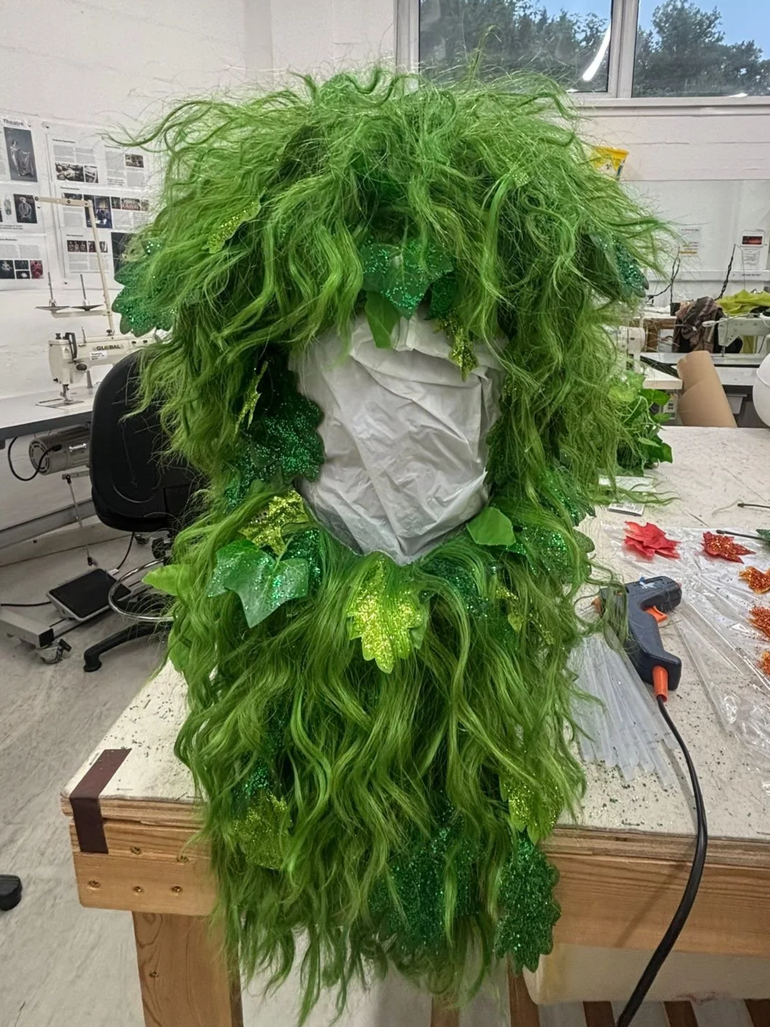 Added leaves into the wig.