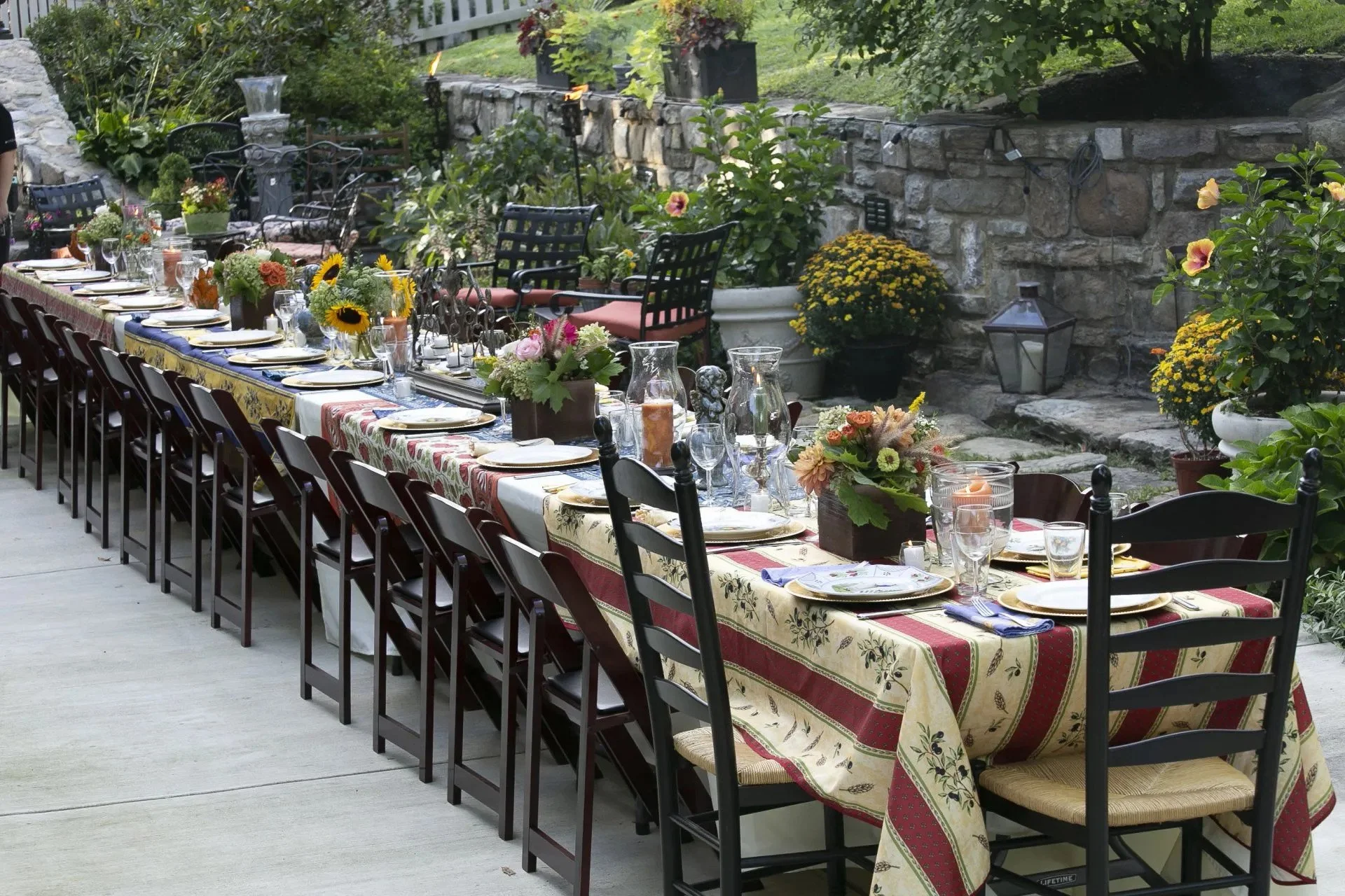 patio-table-1-efbe69b92294a5e7c638990b676afc64.jpg