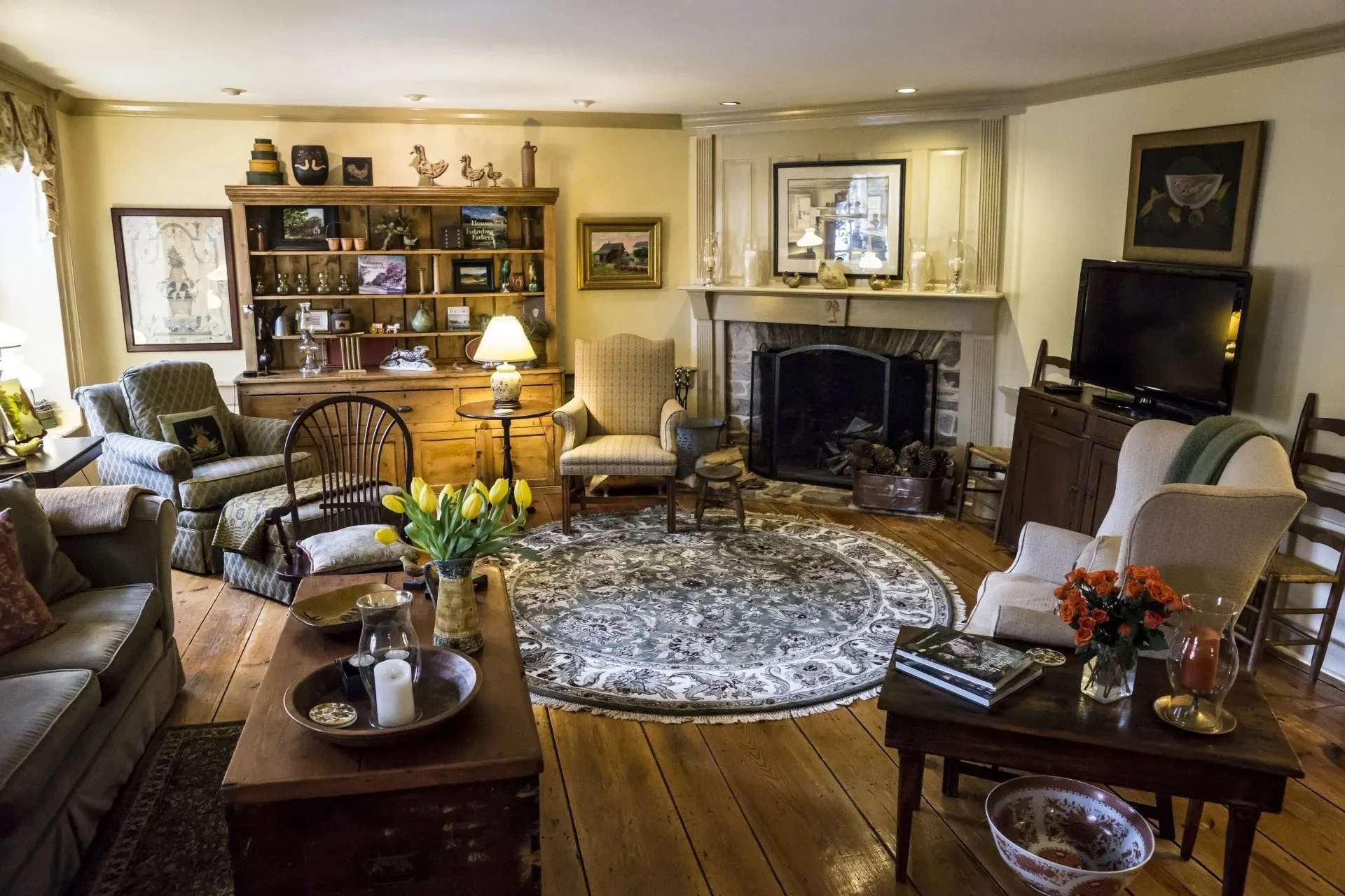 parlor in historic inn in hillsboro virginia venue for creative retreat