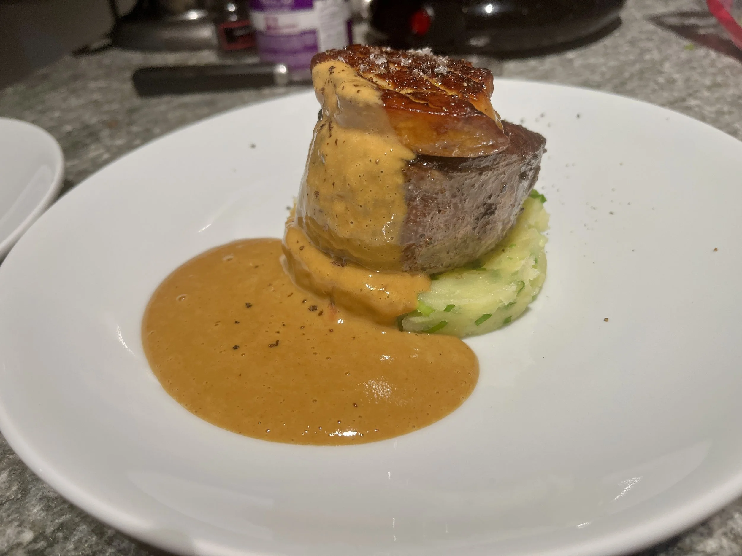 Chef privé Antoine Bonnet, Courchevel, Méribel, Saint Martin de Belleville, Val d’Isère, Alpe d’Huez, Saint-Tropez, Gordes, Saint-Rémy-de-Provence, Saint-Jean-Cap-Ferrat, Cap Ferret, Biarritz, Hossegor, Saint-Barthélemy, Dubai, Los Angeles, Miami.