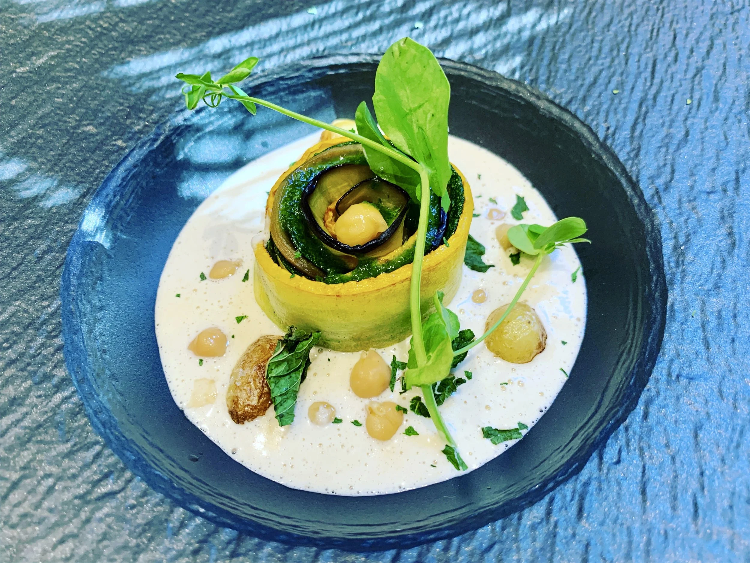 Chef privé Antoine Bonnet, Courchevel, Méribel, Saint Martin de Belleville, Val d’Isère, Alpe d’Huez, Saint-Tropez, Gordes, Saint-Rémy-de-Provence, Saint-Jean-Cap-Ferrat, Cap Ferret, Biarritz, Hossegor, Saint-Barthélemy, Dubai, Los Angeles, Miami.