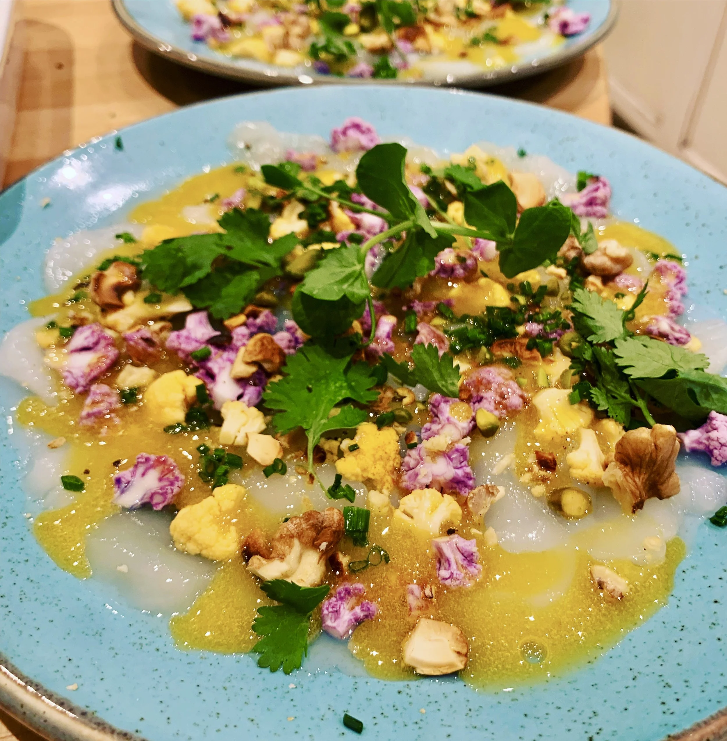 Ceviche de seriole, olives verte de Santorin.