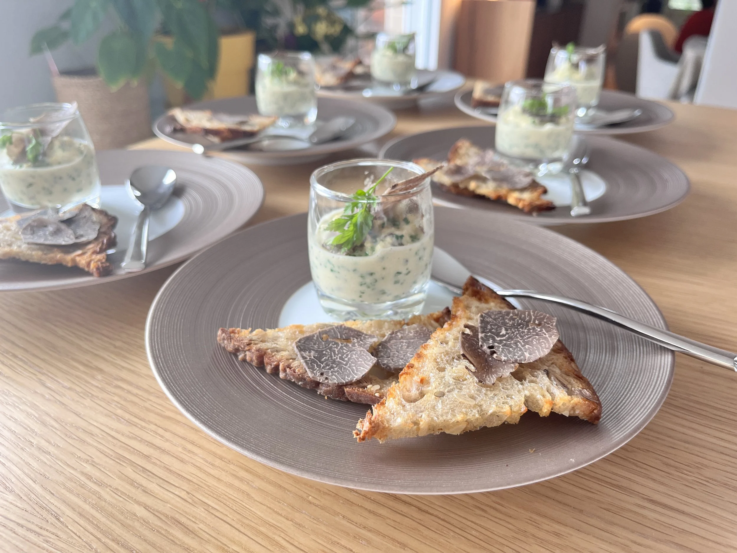 Chef privé Antoine Bonnet, Courchevel, Méribel, Saint Martin de Belleville, Val d’Isère, Alpe d’Huez, Saint-Tropez, Gordes, Saint-Rémy-de-Provence, Saint-Jean-Cap-Ferrat, Cap Ferret, Biarritz, Hossegor, Saint-Barthélemy, Dubai, Los Angeles, Miami.
