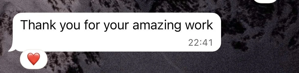 Capture d'écran d'un message dans une conversation de messagerie où il est écrit "Thank you for your amazing work" avec une emoji de cœur rouge en dessous.