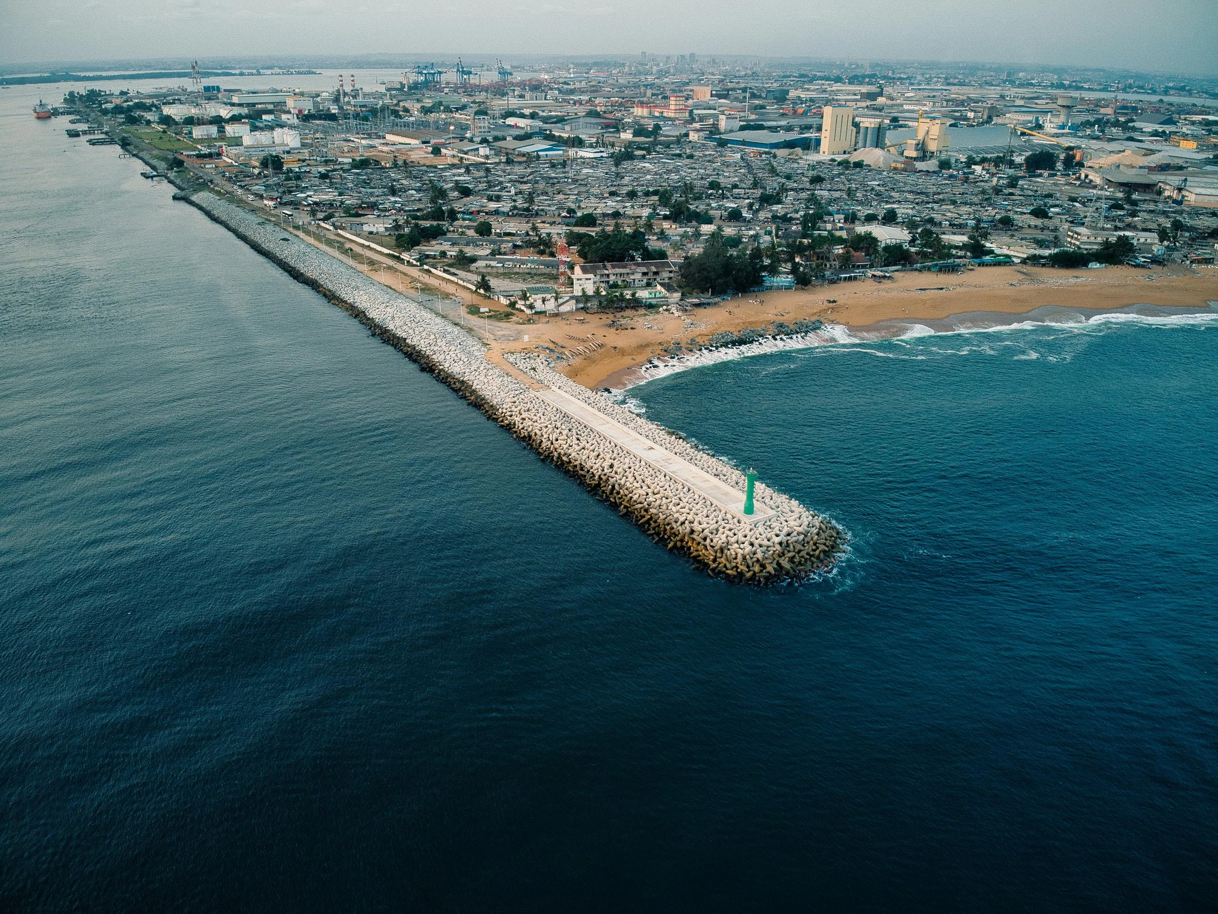 Investir en Côte d'Ivoire depuis la France — Guide 2026