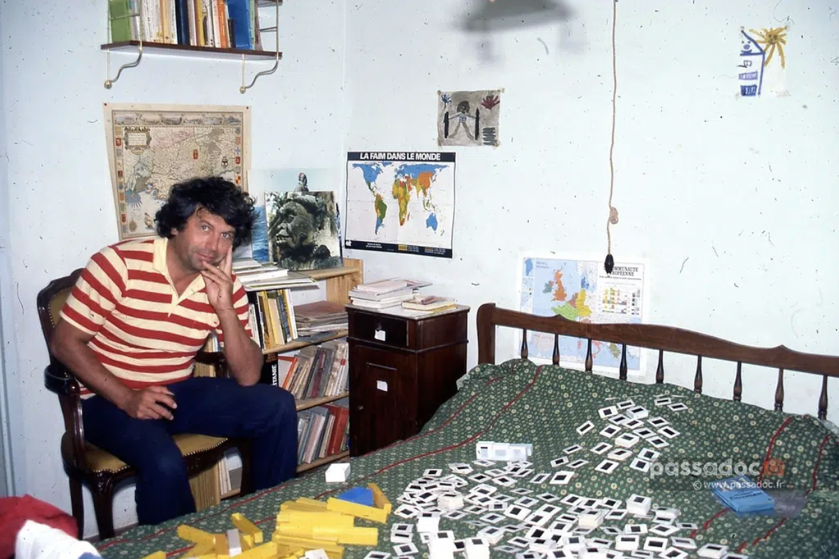 Andr&eacute; Abb&eacute; with his archive