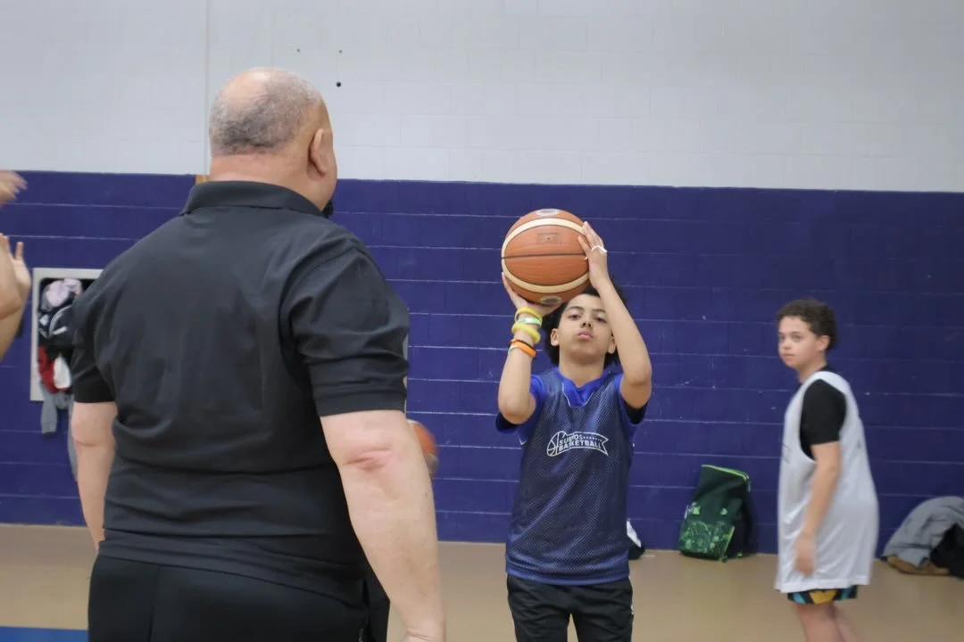 week full of work in sue&ntilde;os 🏀 
getting better every day and building something real. appreciate Coach Tiny Cains and all our coaches 💯 
#Sue&ntilde;os