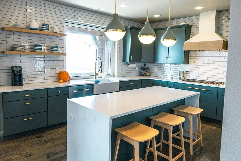 Full layout with Hinged Pass-thru window