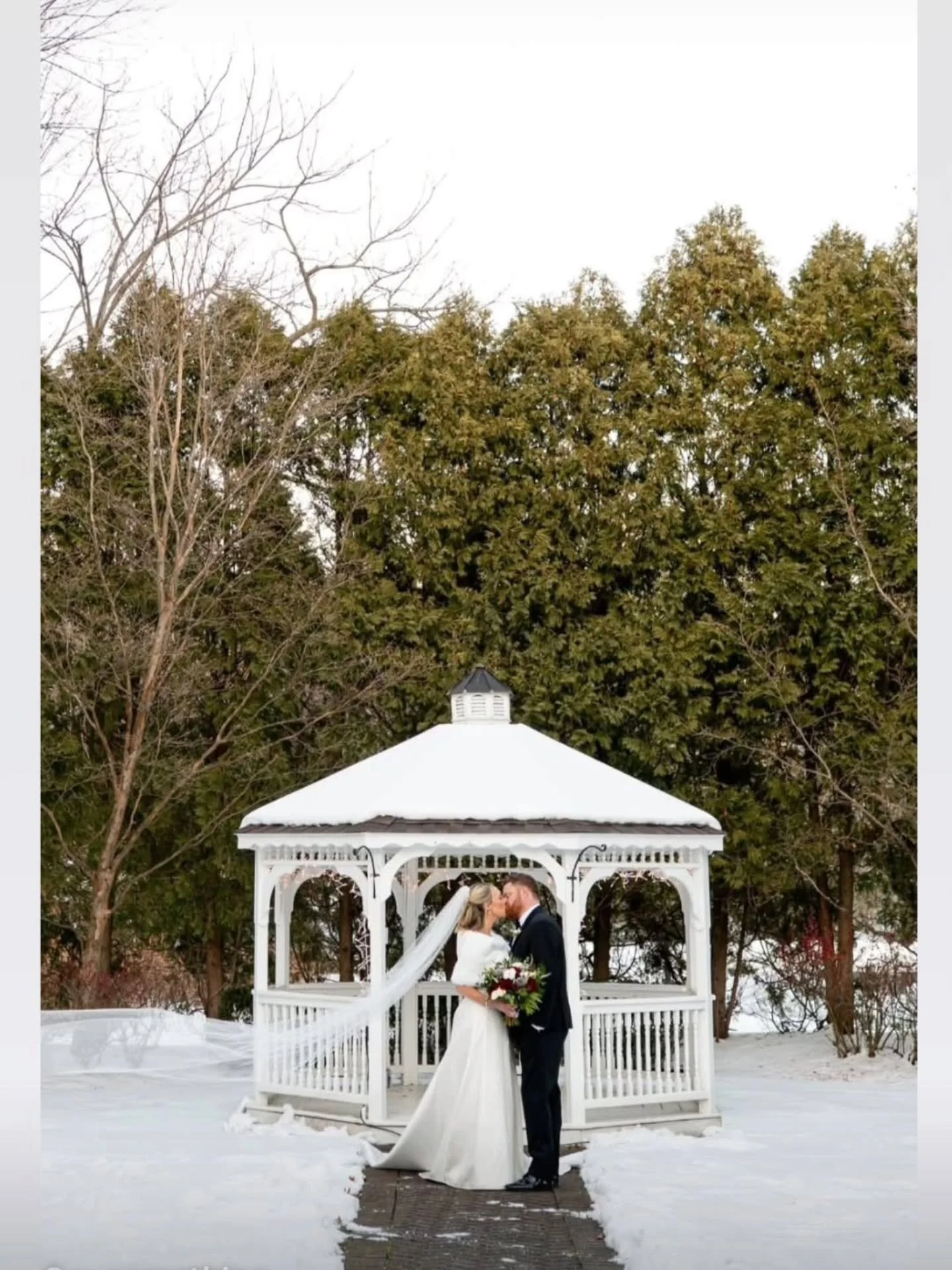 Where winter becomes unforgettable ❄️
Winter weddings bring a quiet magic&mdash;soft snowfall, evergreen backdrops, and intimate moments that last forever.
Say &ldquo;I do&rdquo; in the most romantic season 🤍
Reach out to weddings@chocksettinn.com f