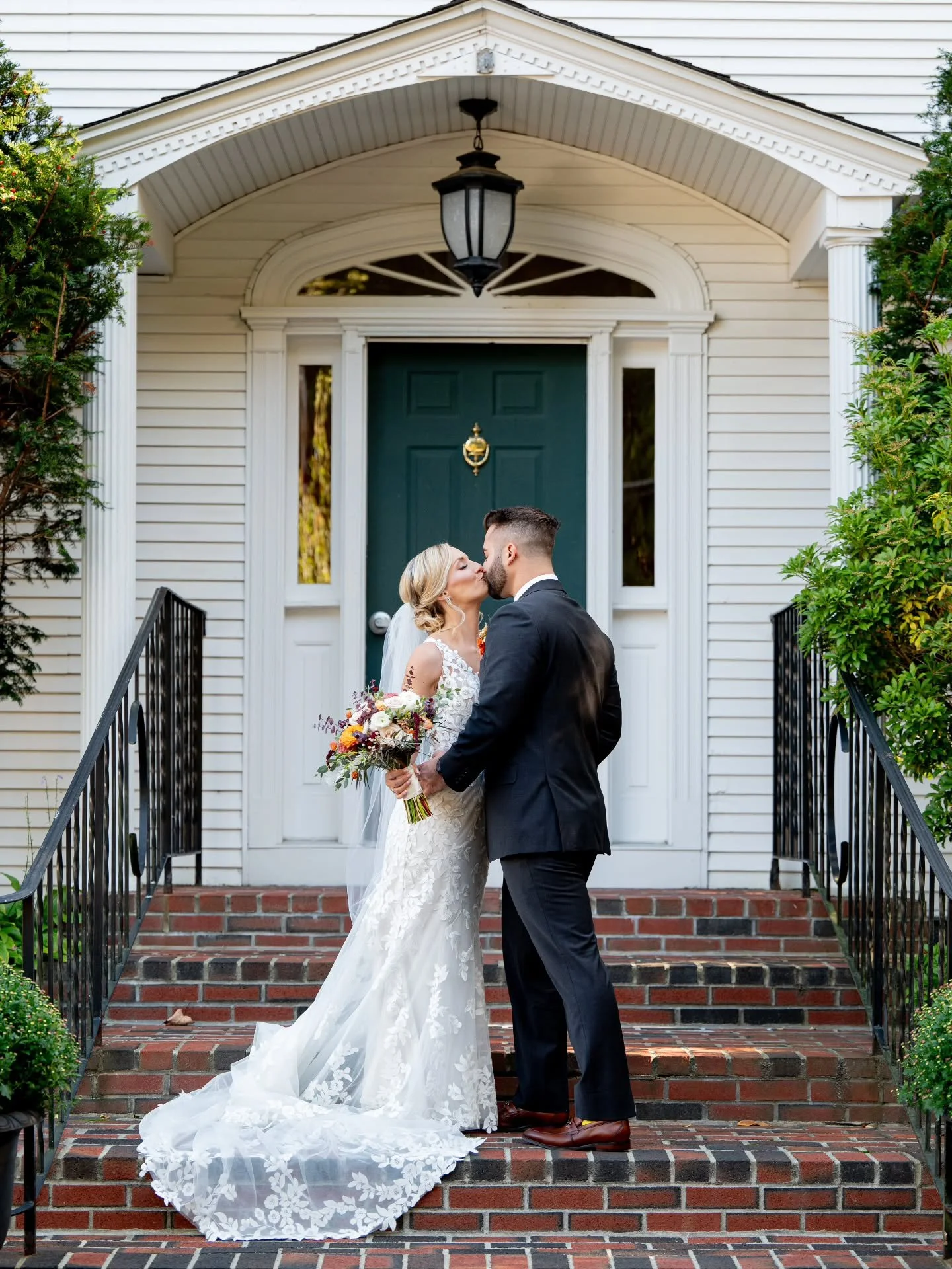Love looks beautiful here 🤍
#weddingvenue #elegantwedding #weddings #engaged 

📸@aliciapetittiphotography