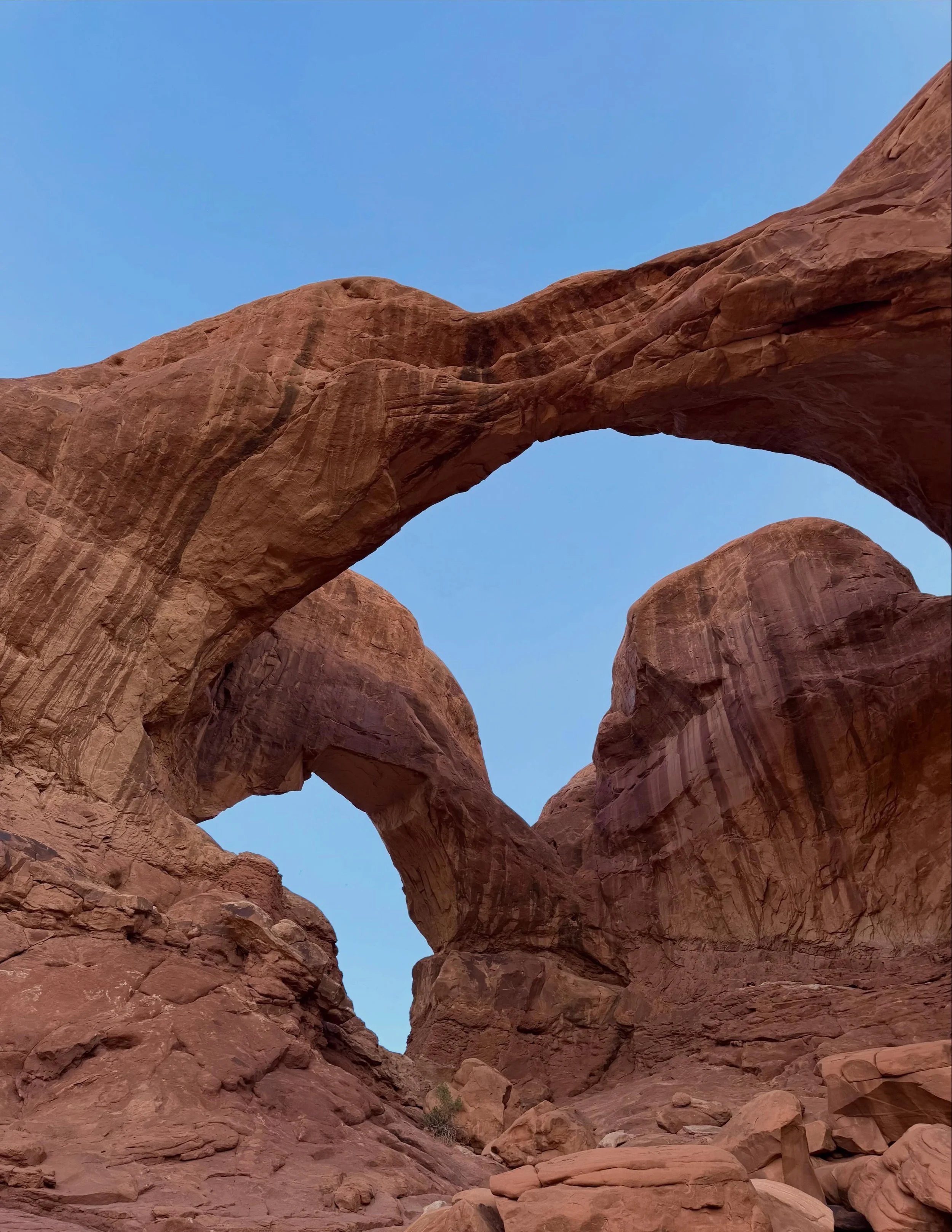 Moab, Utah🫶
From jumping off cliffs, Chasing waterfalls and rainbows, to seeing the arches 🏜️

Sister trip 2026 is going amazing 🤩