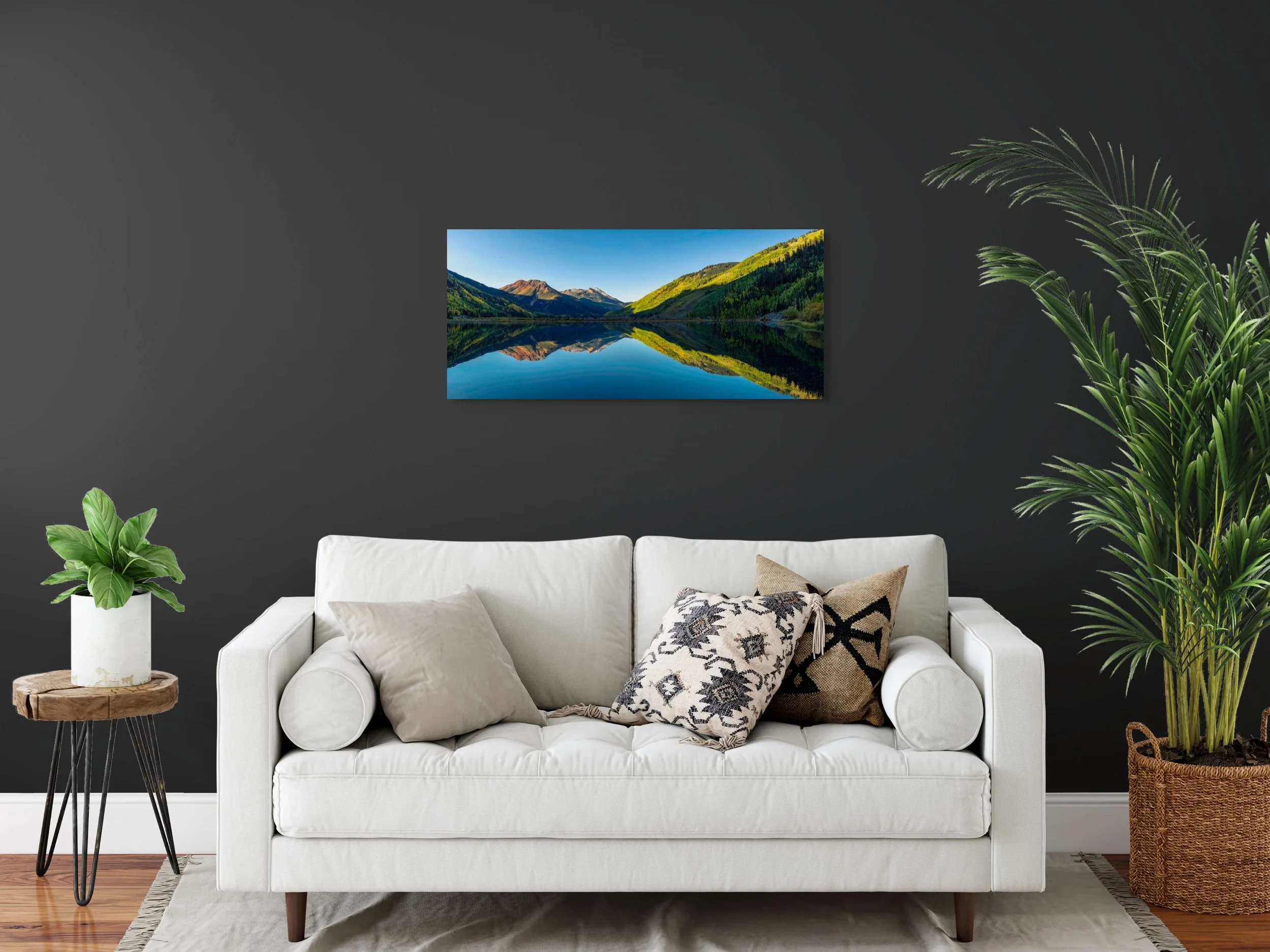 crystal_lake_pano_livingroom.jpg