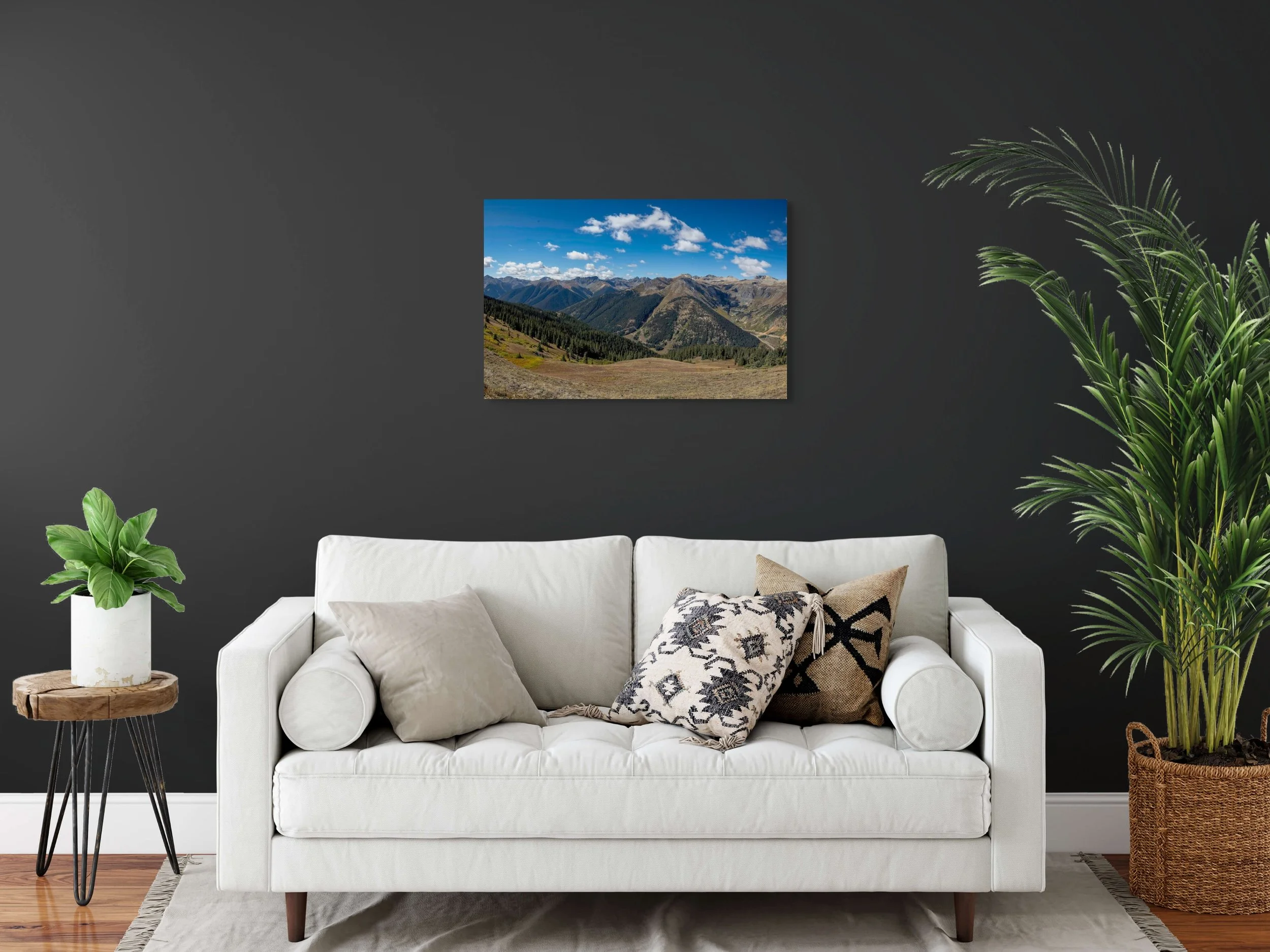 red_mountain_pano_livingroom.jpg
