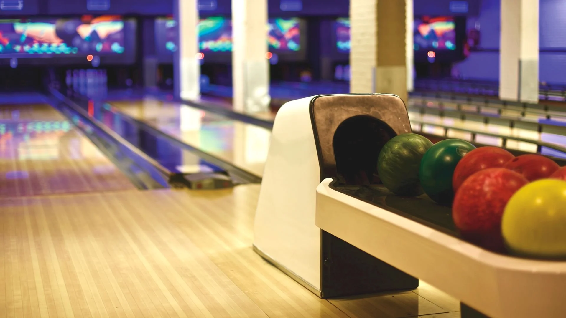  Why bowling alleys need healthy vending machines