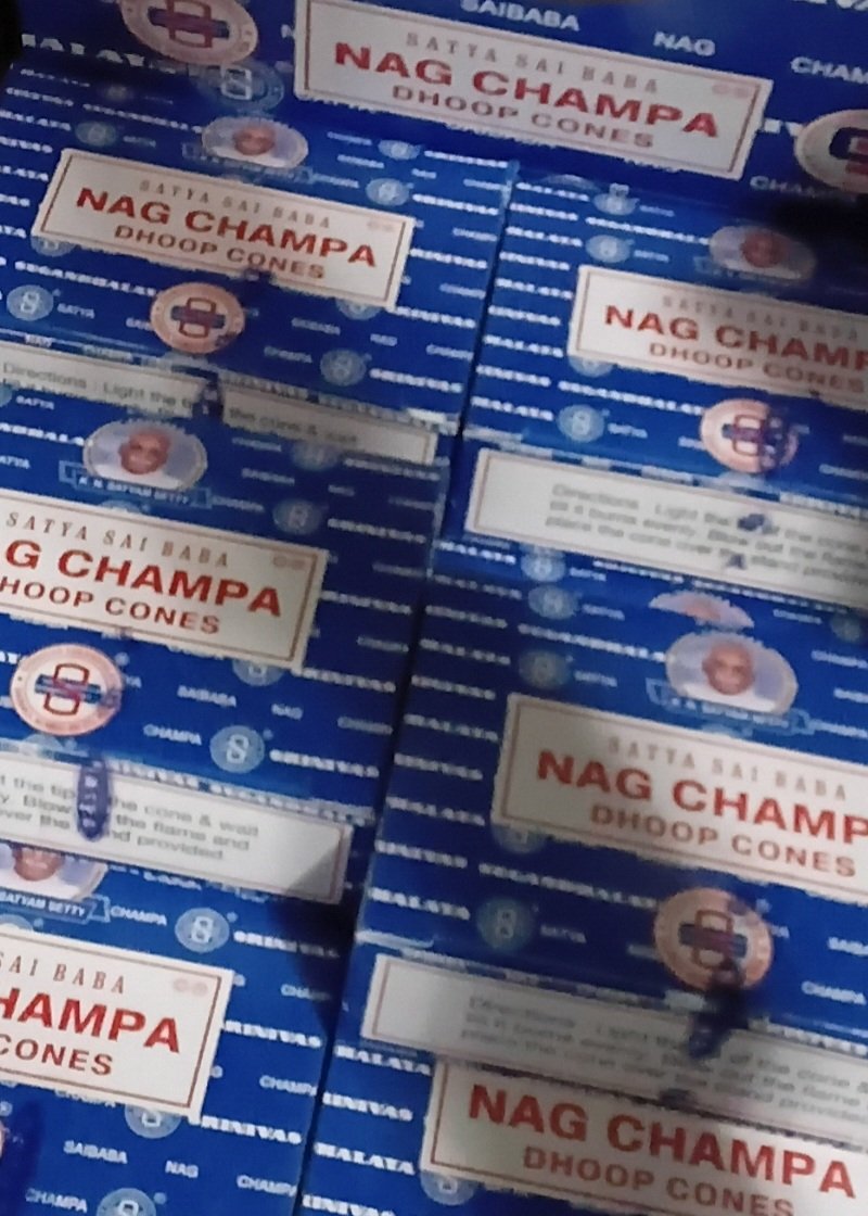 Satya Sai Baba NAG CHAMPA Dhoop Cones • 1 Package of 12 + Stand